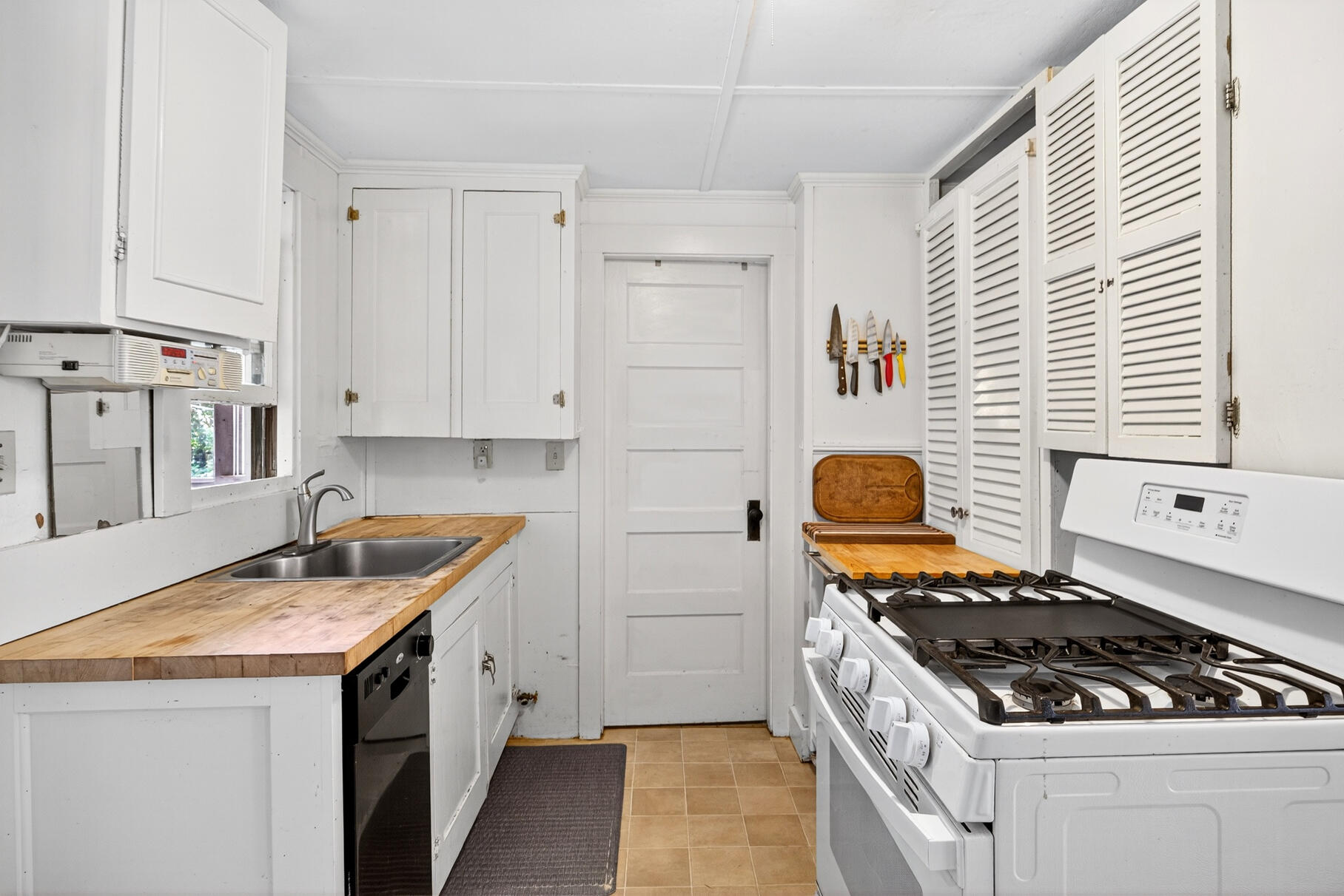 14 School Street Property Photo 38