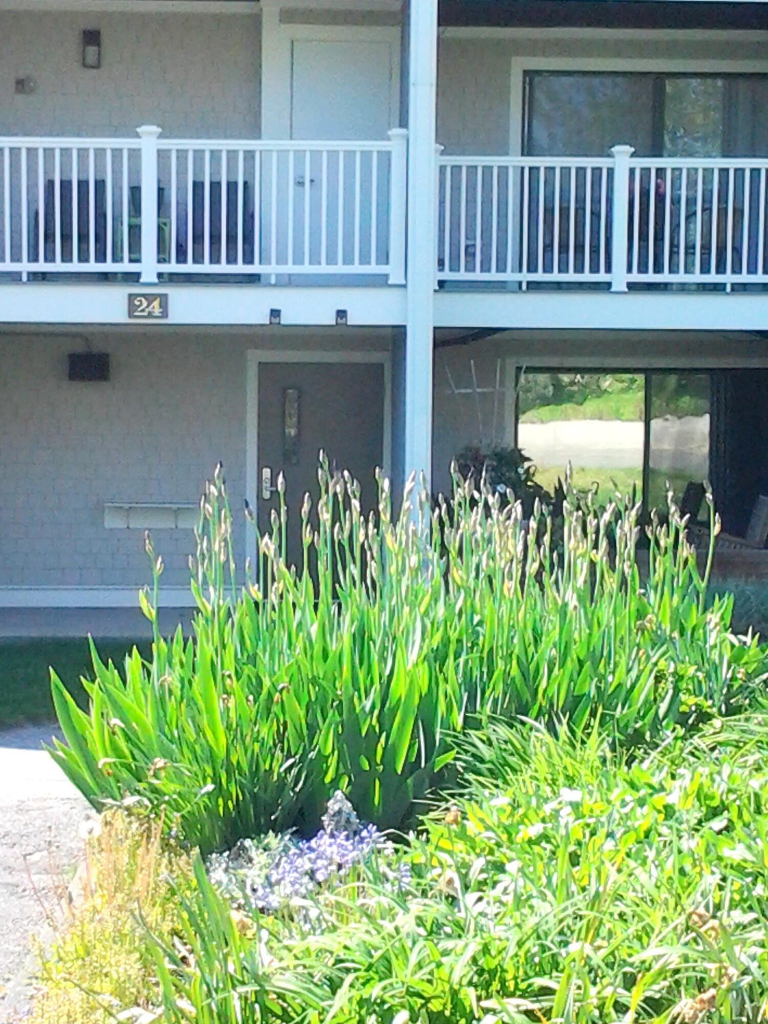 24 Old Colony Way APT 19 Property Photo 1