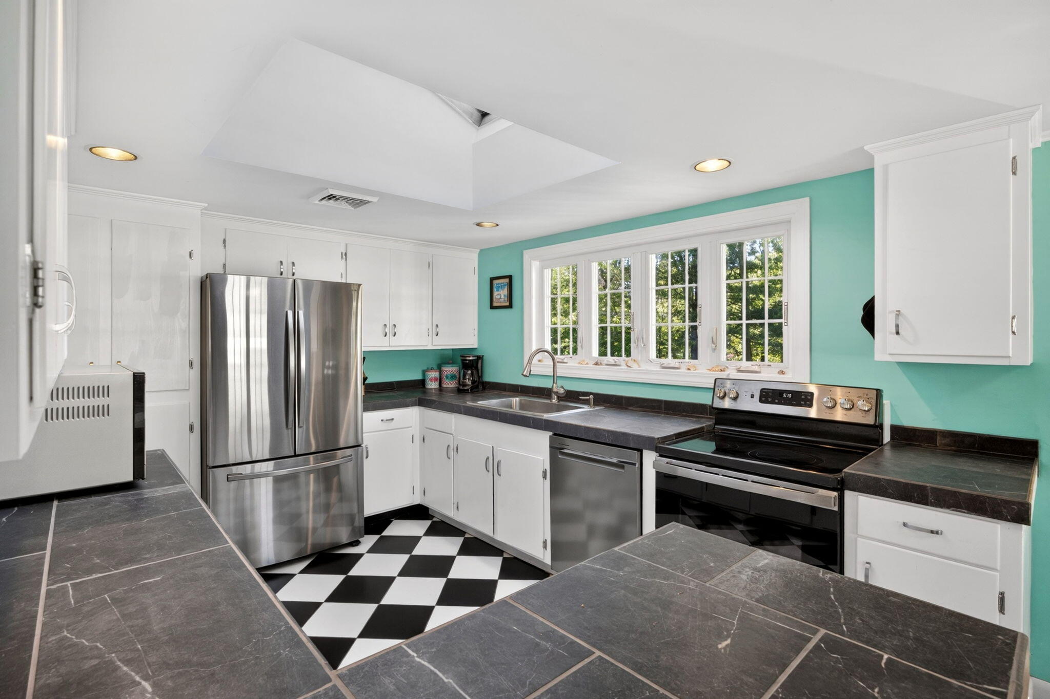 695 Cable Road Property Photo 10