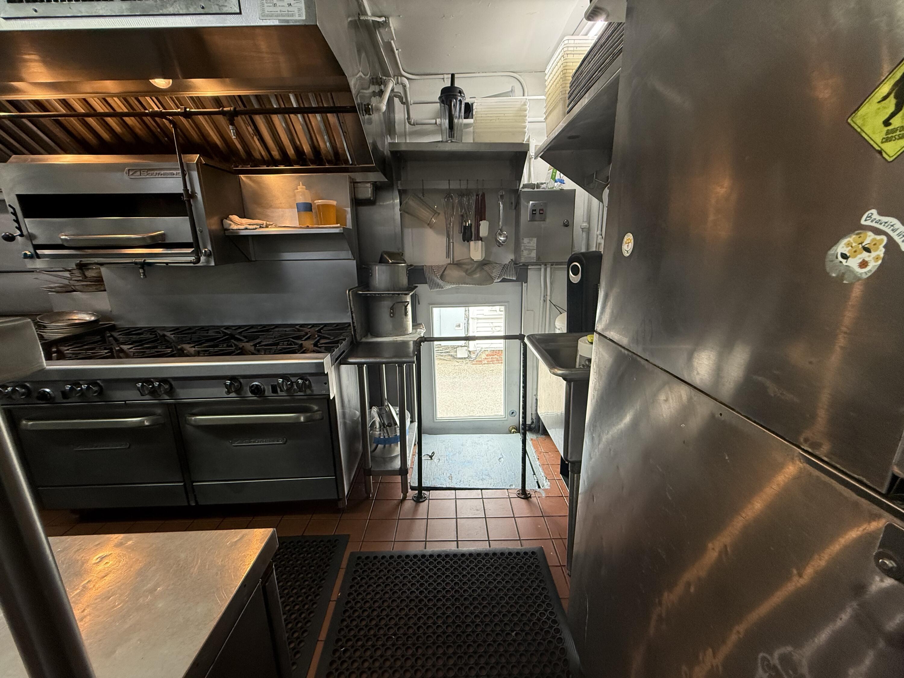 133 Commercial Street Property Photo 31