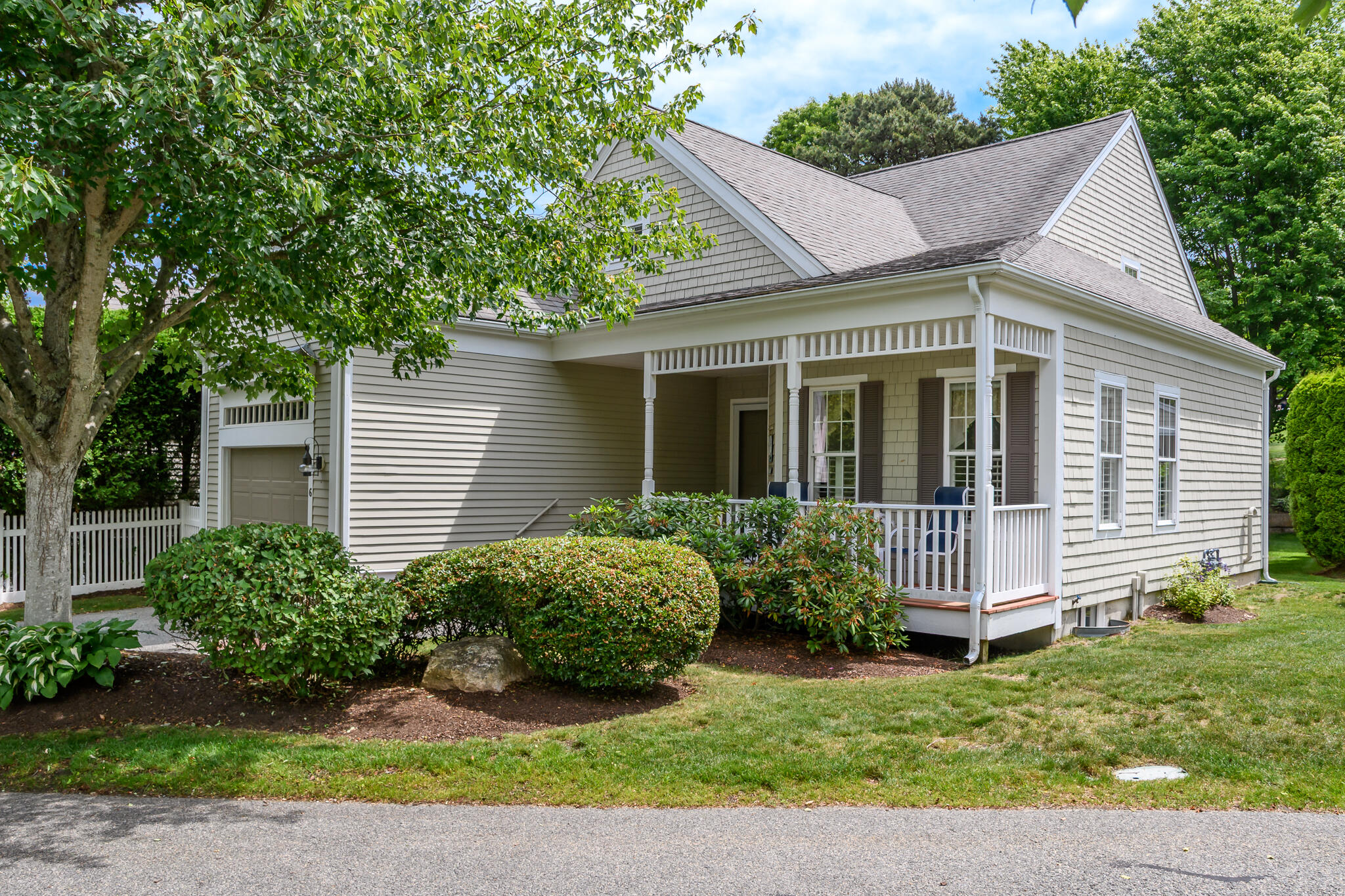 6 Hollyhock Knoll Court Property Photo 1