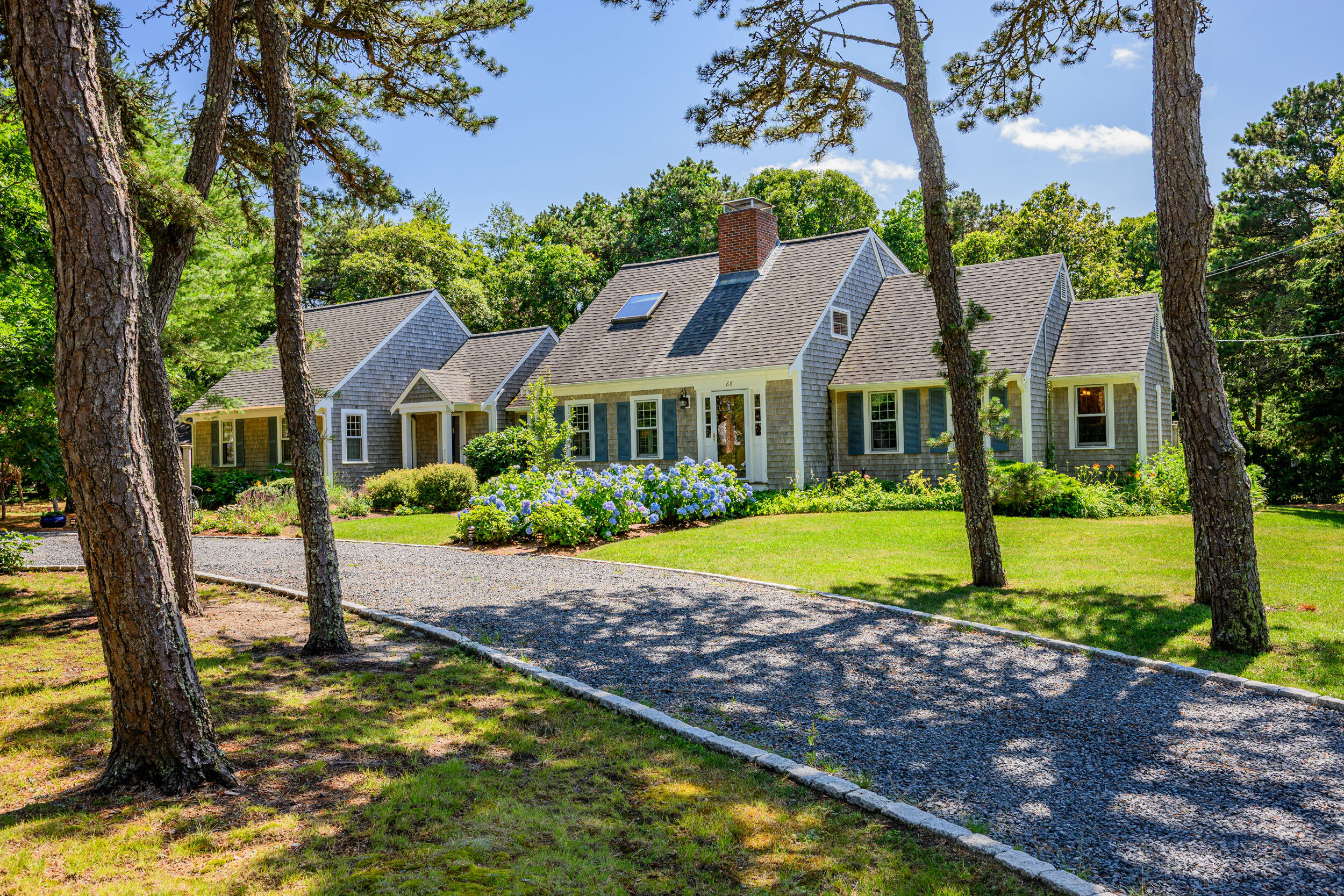 88 Indian Hill Road N Property Photo 1