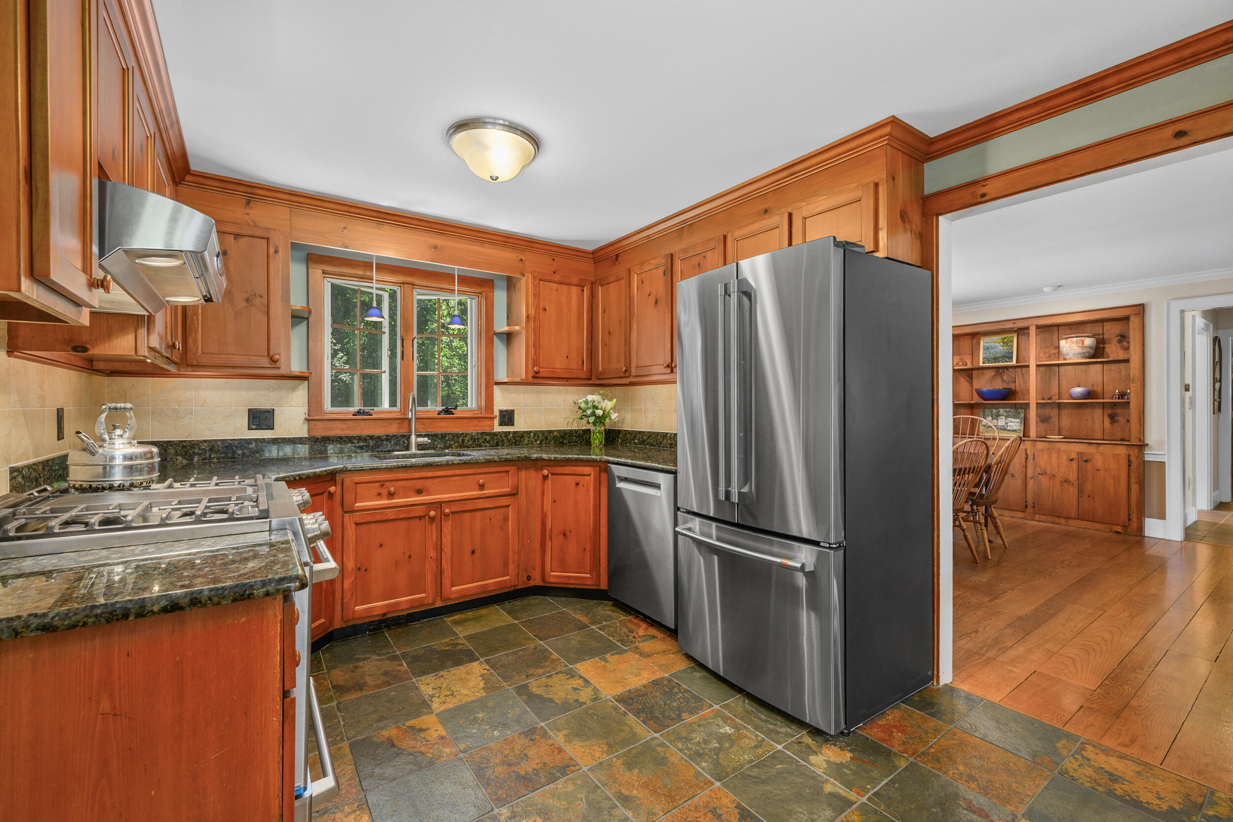 88 Indian Hill Road N Property Photo 14