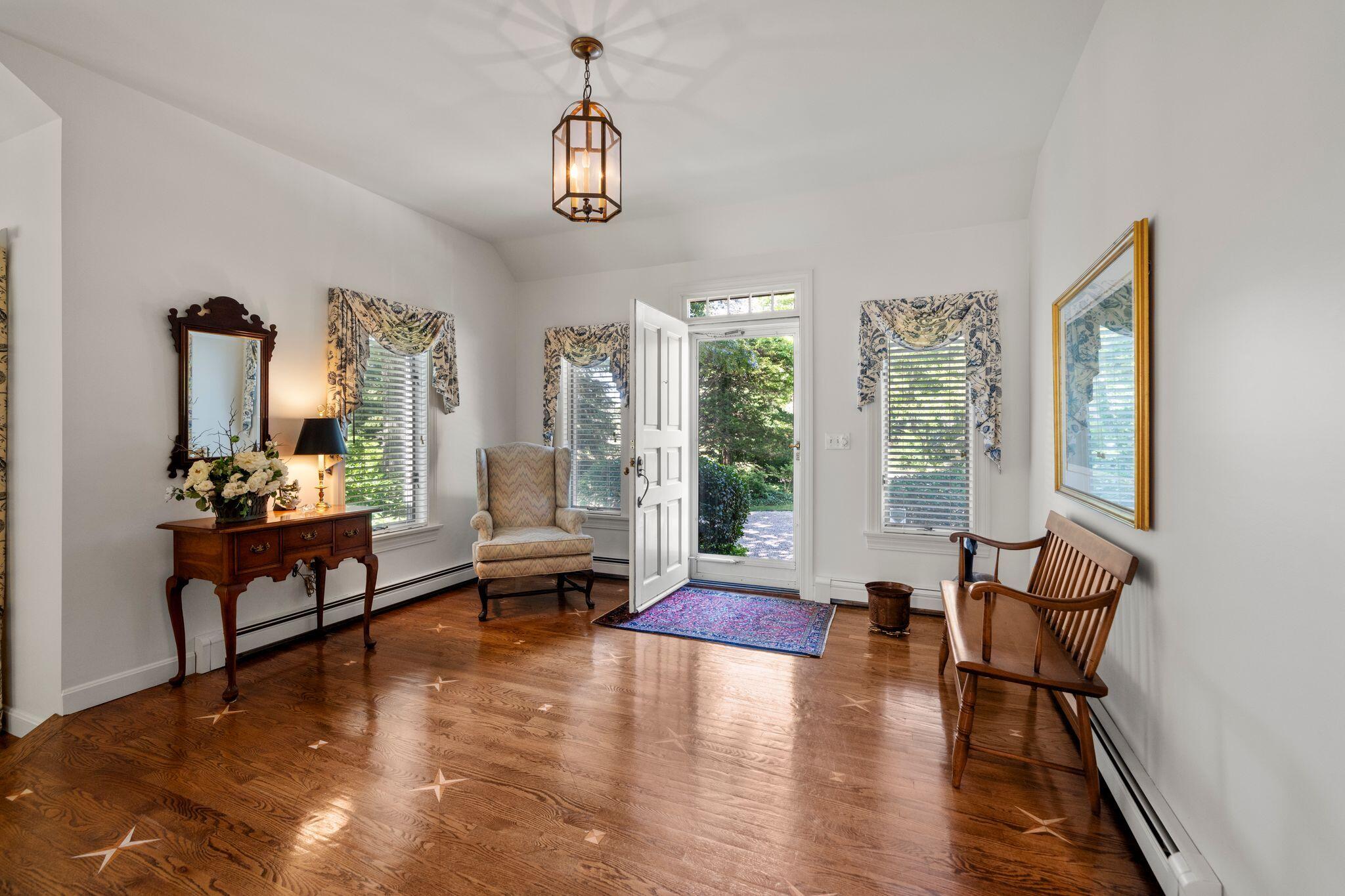 15 Hayward Lane Property Photo 4