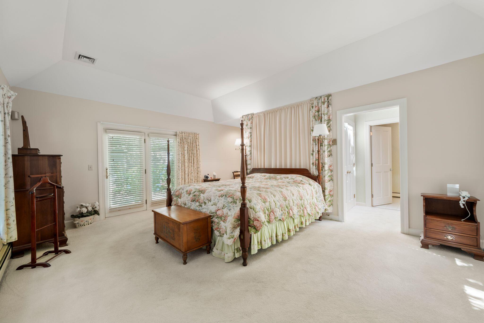 15 Hayward Lane Property Photo 16