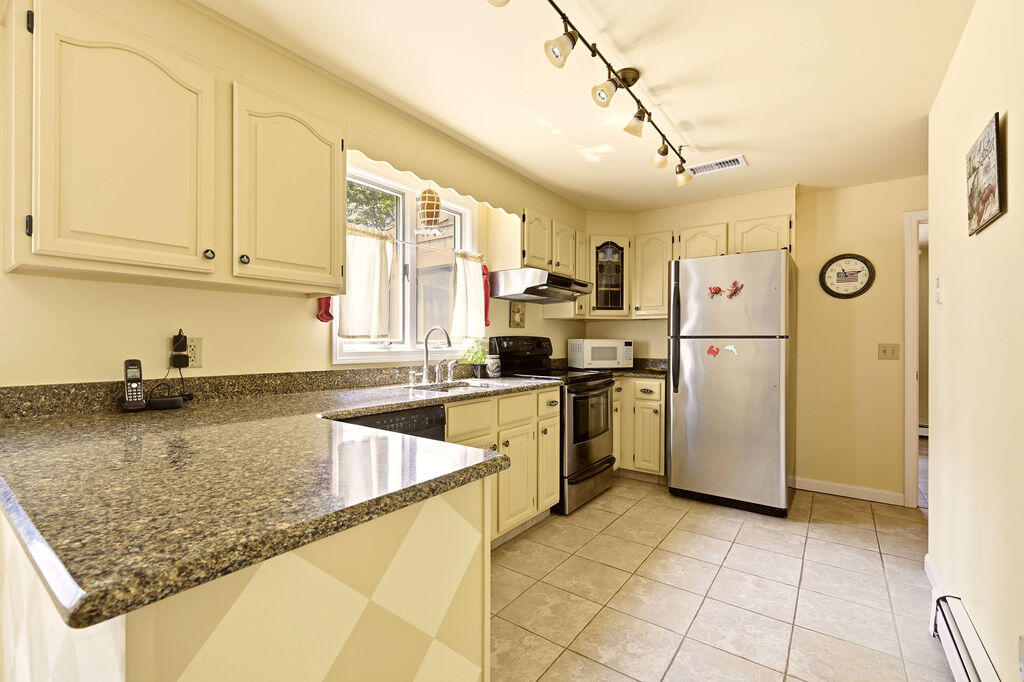 10 Circle Drive Property Photo 3