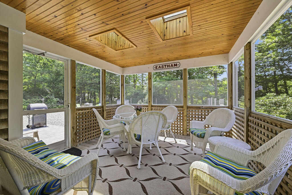10 Circle Drive Property Photo 6