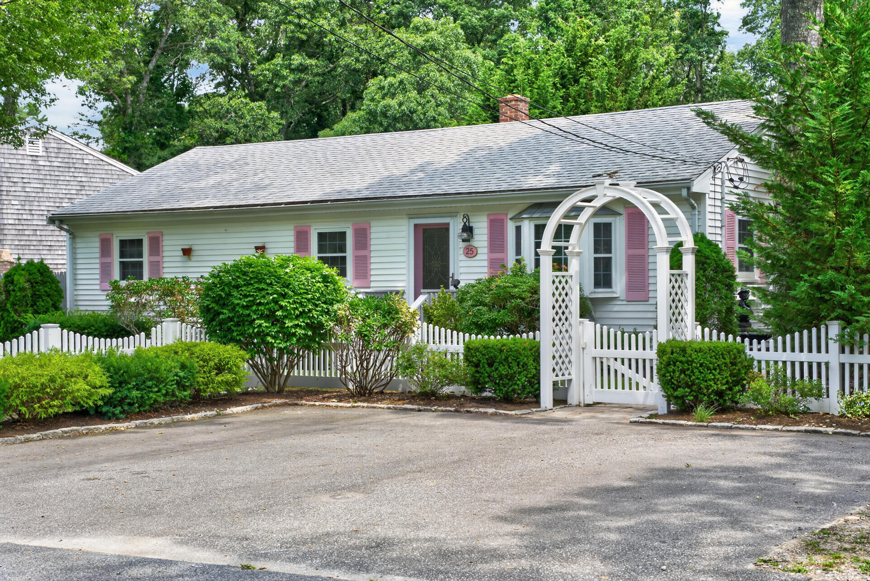 25 Deepwood Drive Property Photo 2