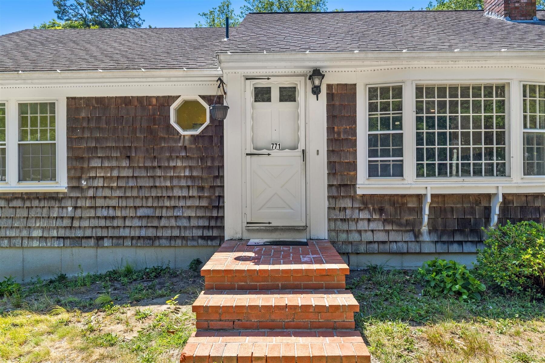 771 W Yarmouth Road Property Photo 5