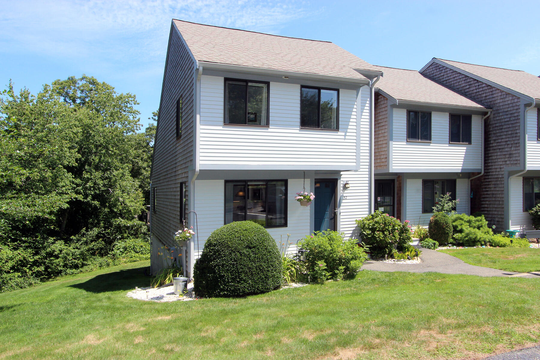52 Court Way Property Photo 1