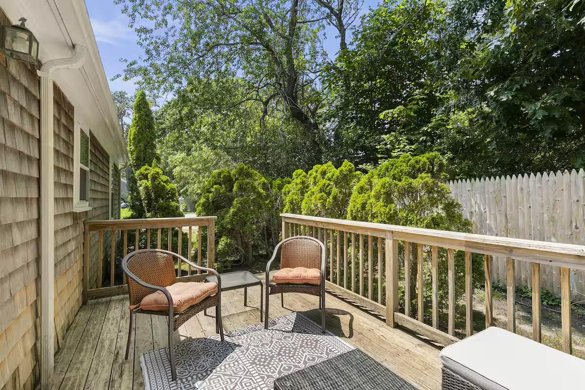230 Gosnold Street Property Photo 4