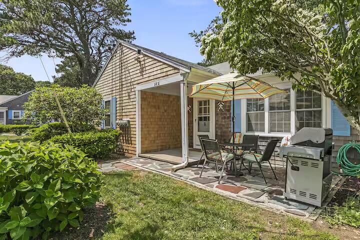 230 Gosnold Street Property Photo 5
