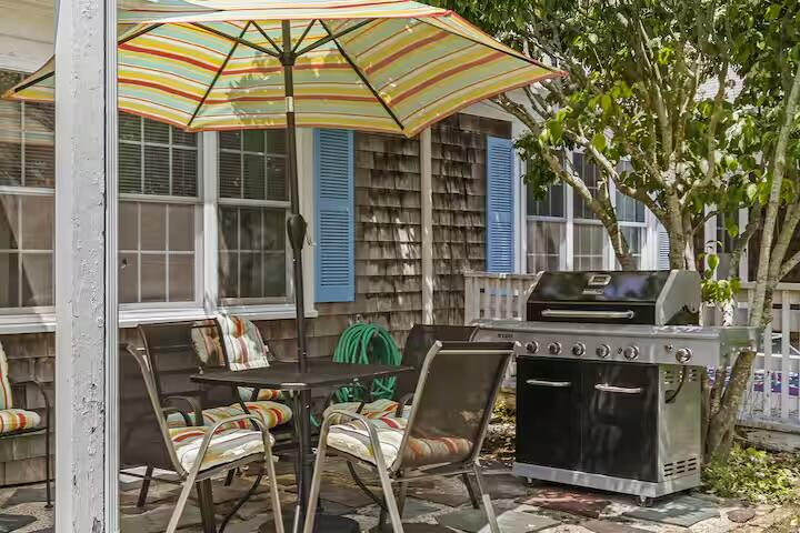 230 Gosnold Street Property Photo 6