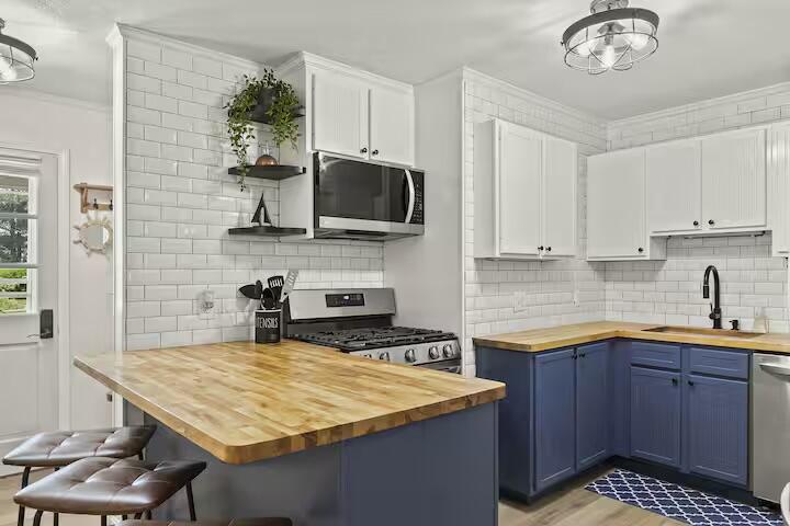 230 Gosnold Street Property Photo 10