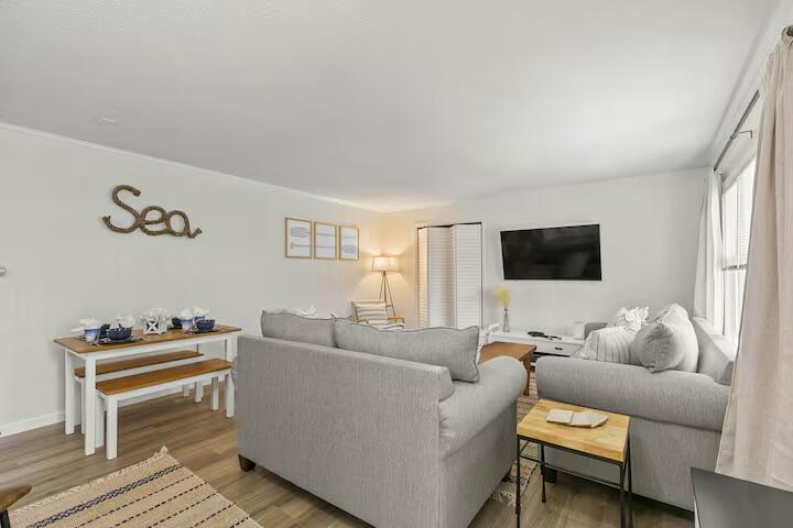 230 Gosnold Street Property Photo 16
