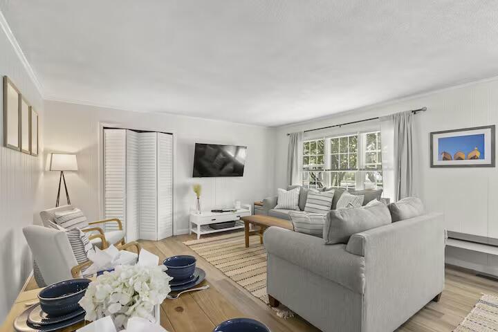 230 Gosnold Street Property Photo 17