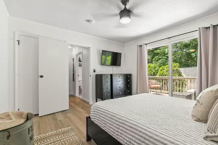 230 Gosnold Street Property Photo 22
