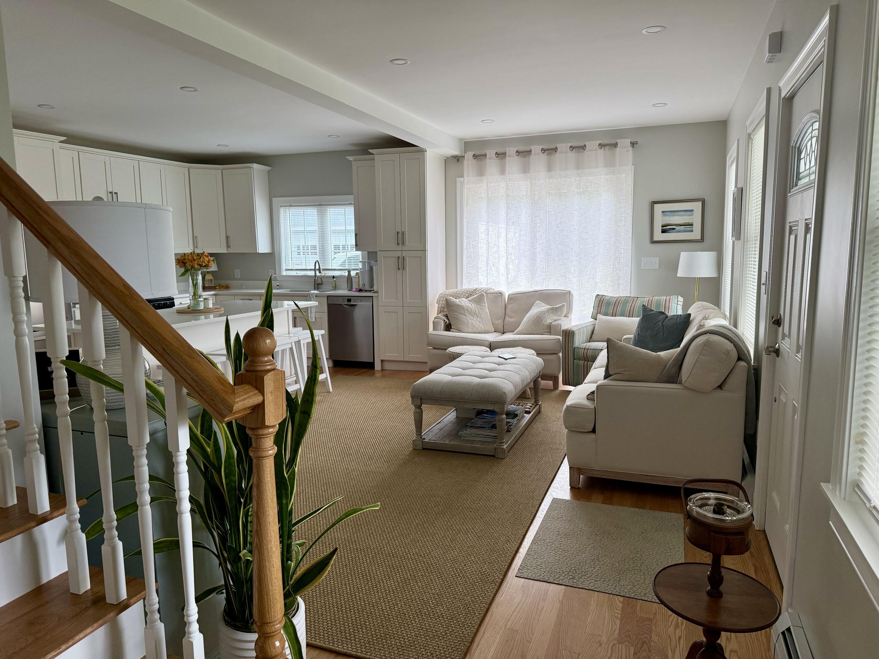209 Bank Street Property Photo 6