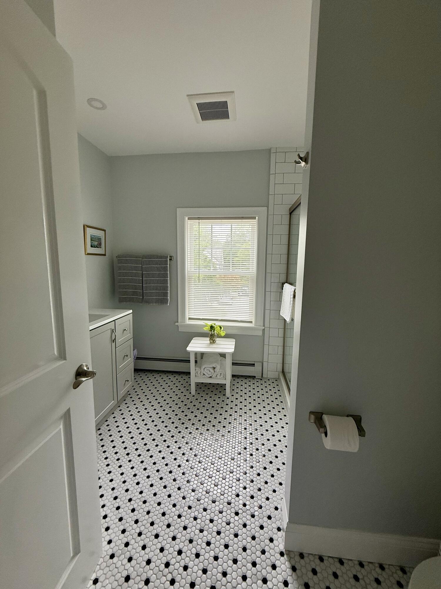 209 Bank Street Property Photo 8
