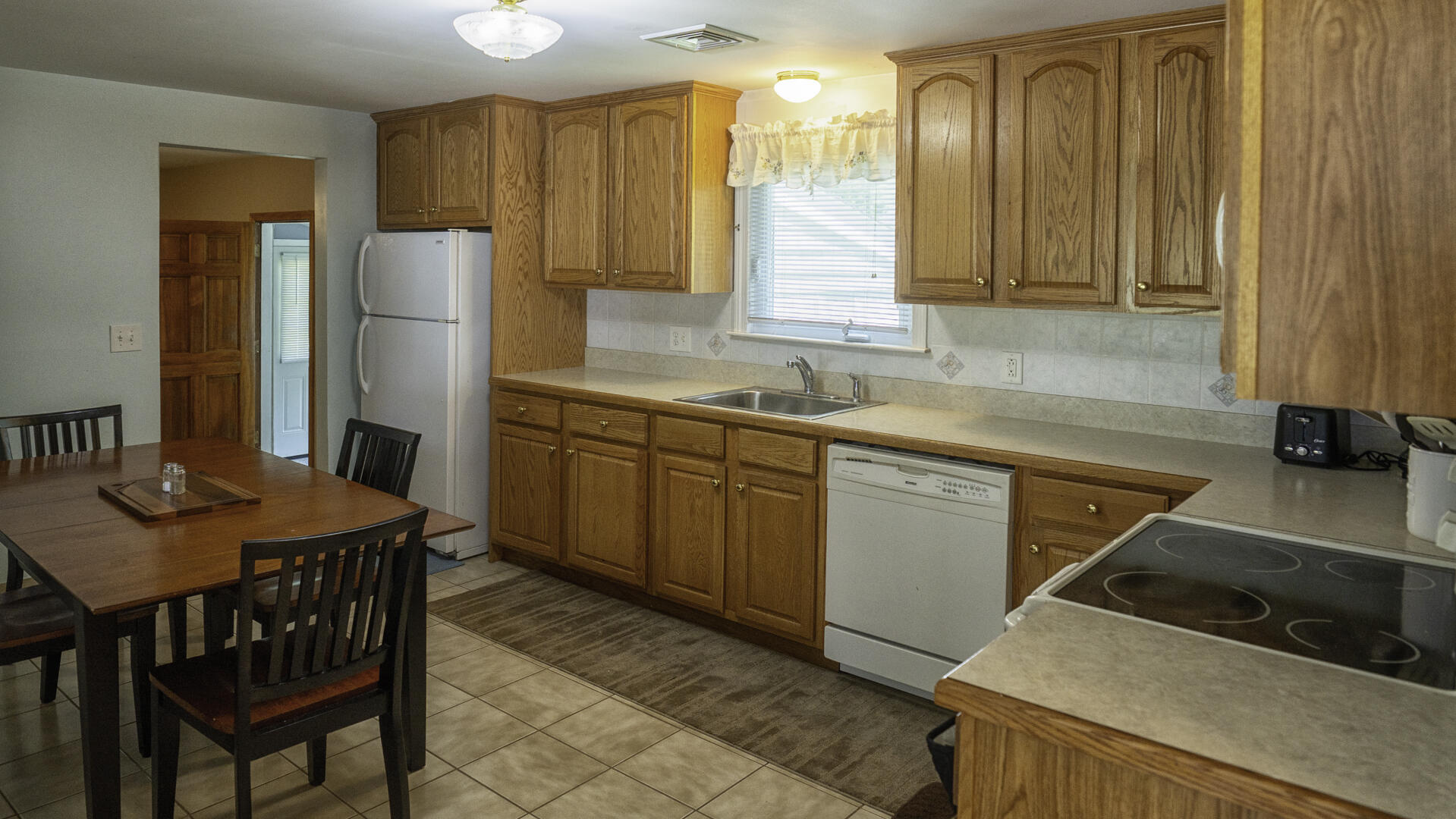 118 Walton Avenue Property Photo 4