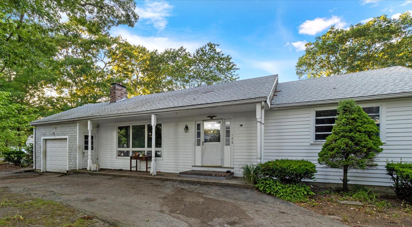 198 Bristol Avenue Property Photo 2