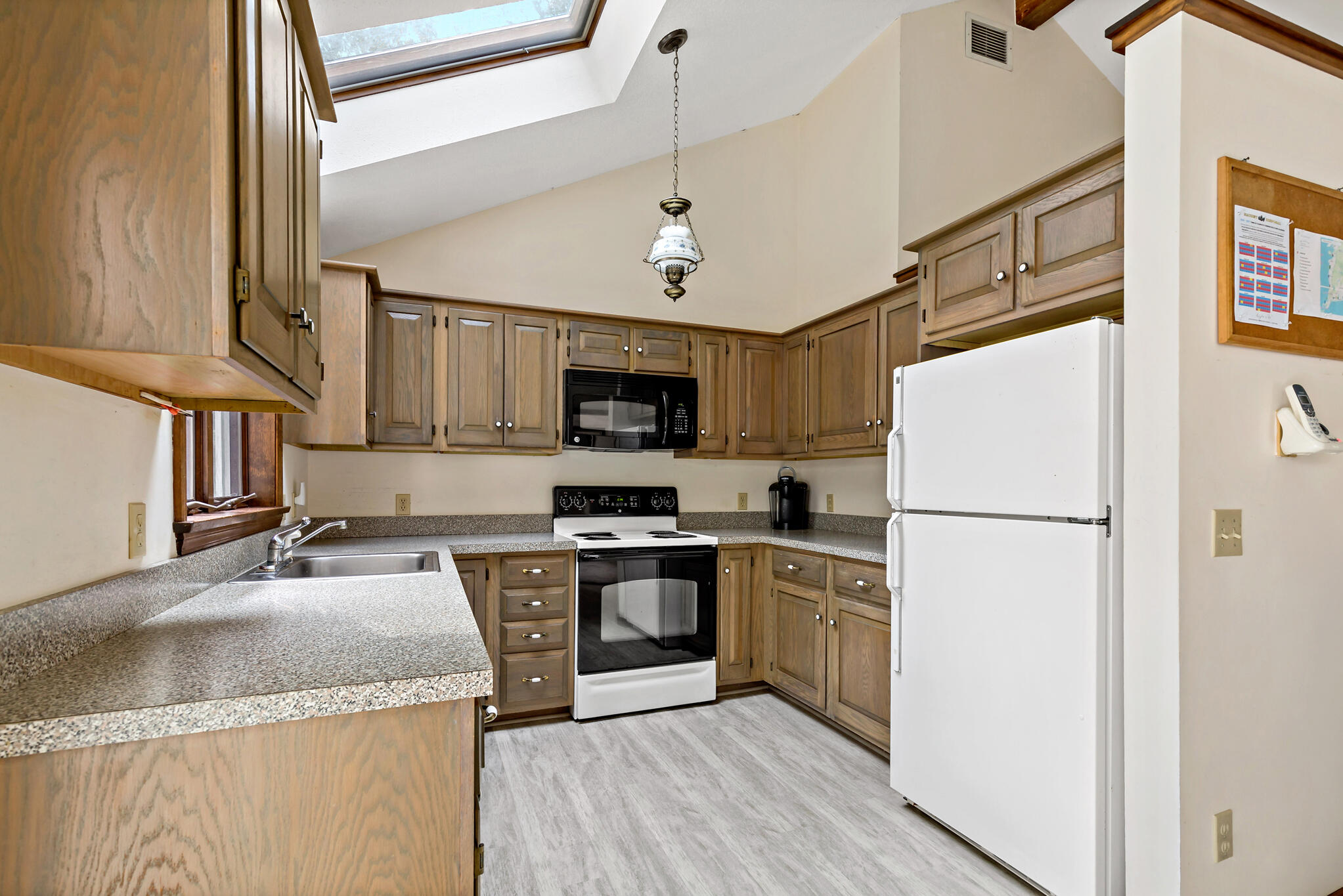 26 Quashnet Way Property Photo 5