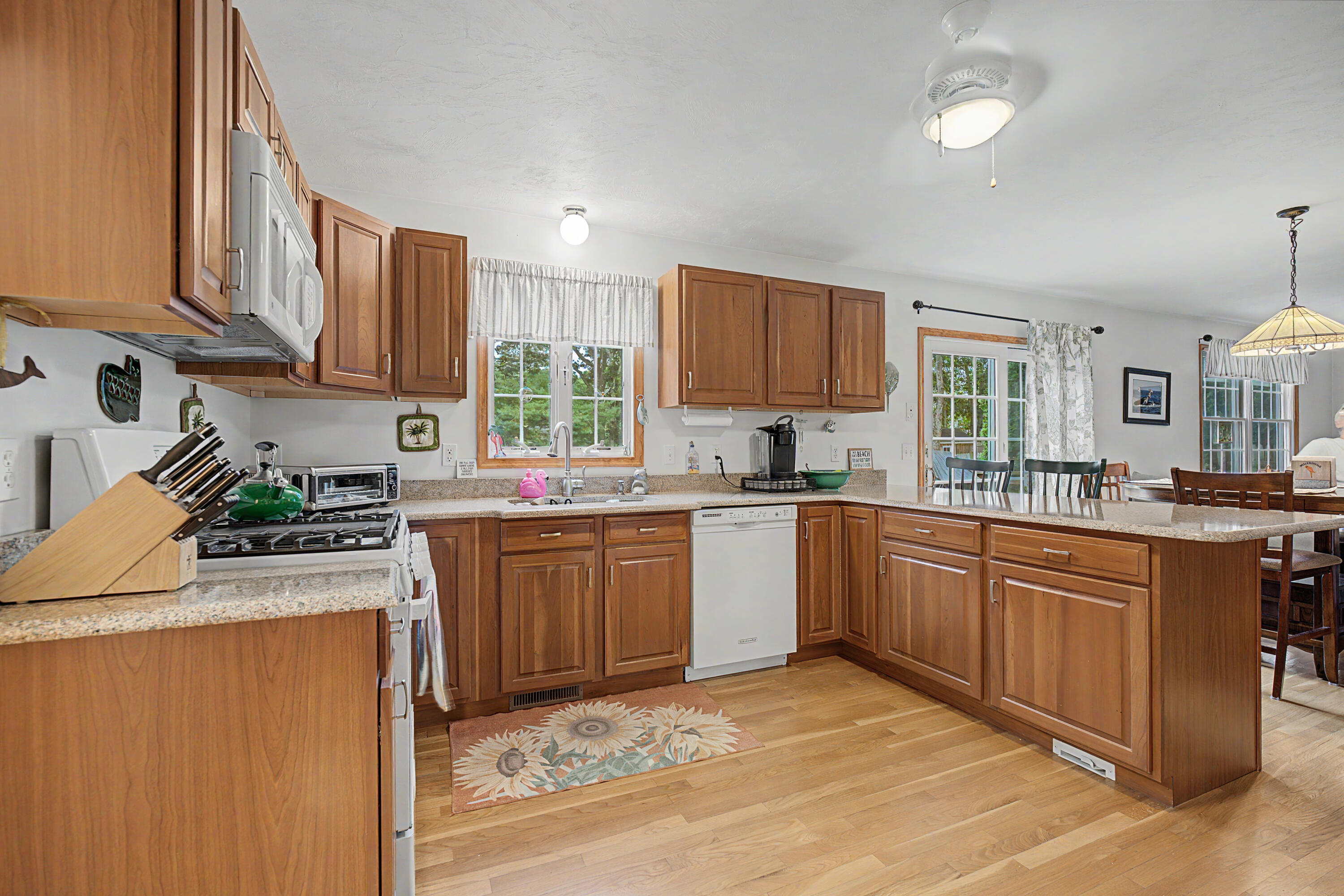 12 Gordon Lane Property Photo 7