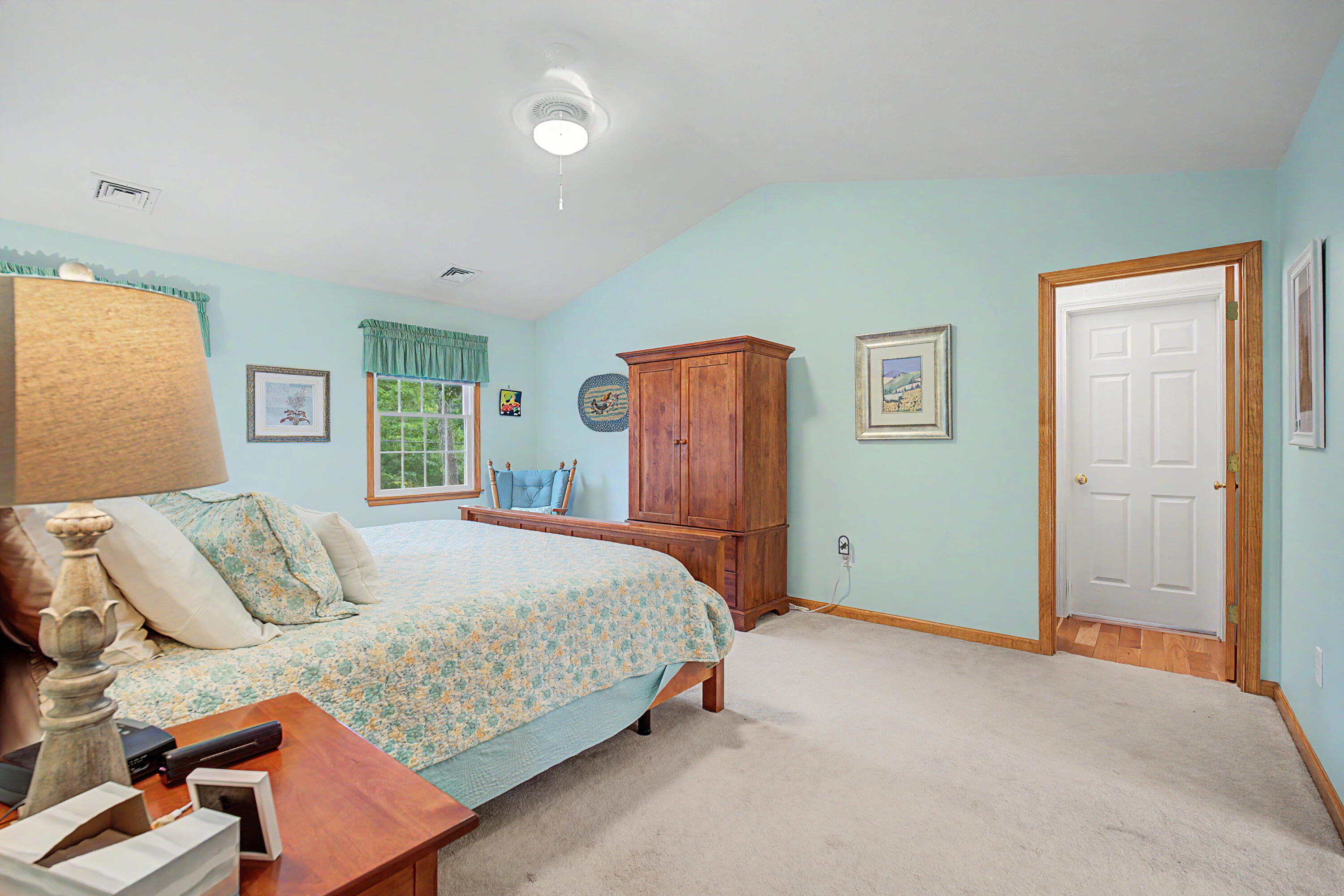 12 Gordon Lane Property Photo 14