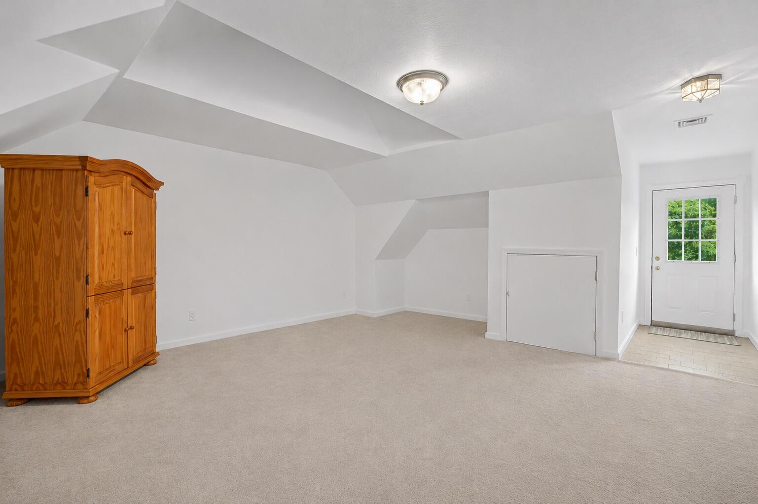 12 Gordon Lane Property Photo 24