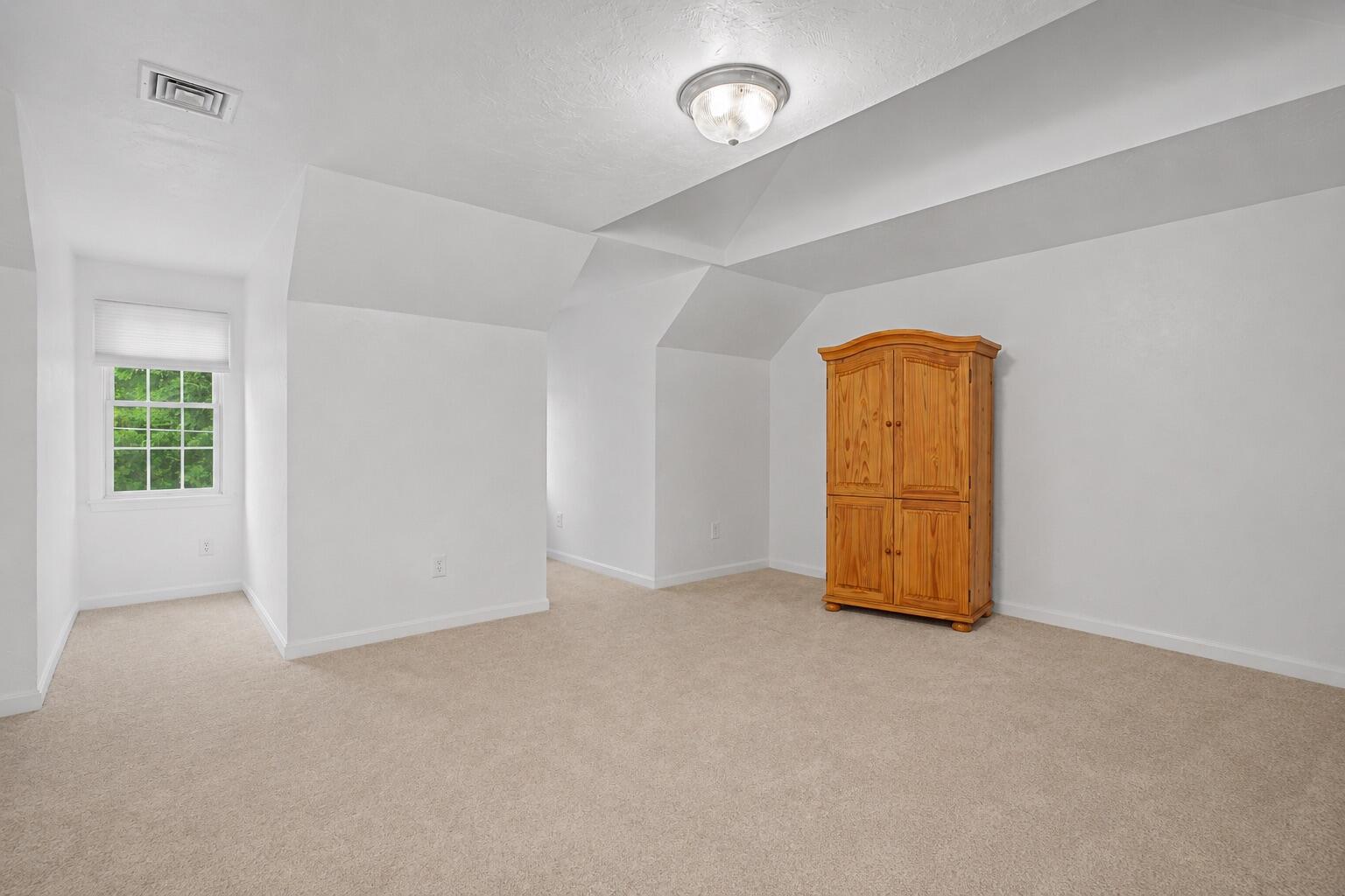 12 Gordon Lane Property Photo 25