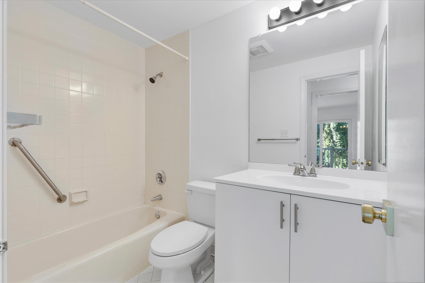 61 Fletcher Lane Unit F Property Photo 15
