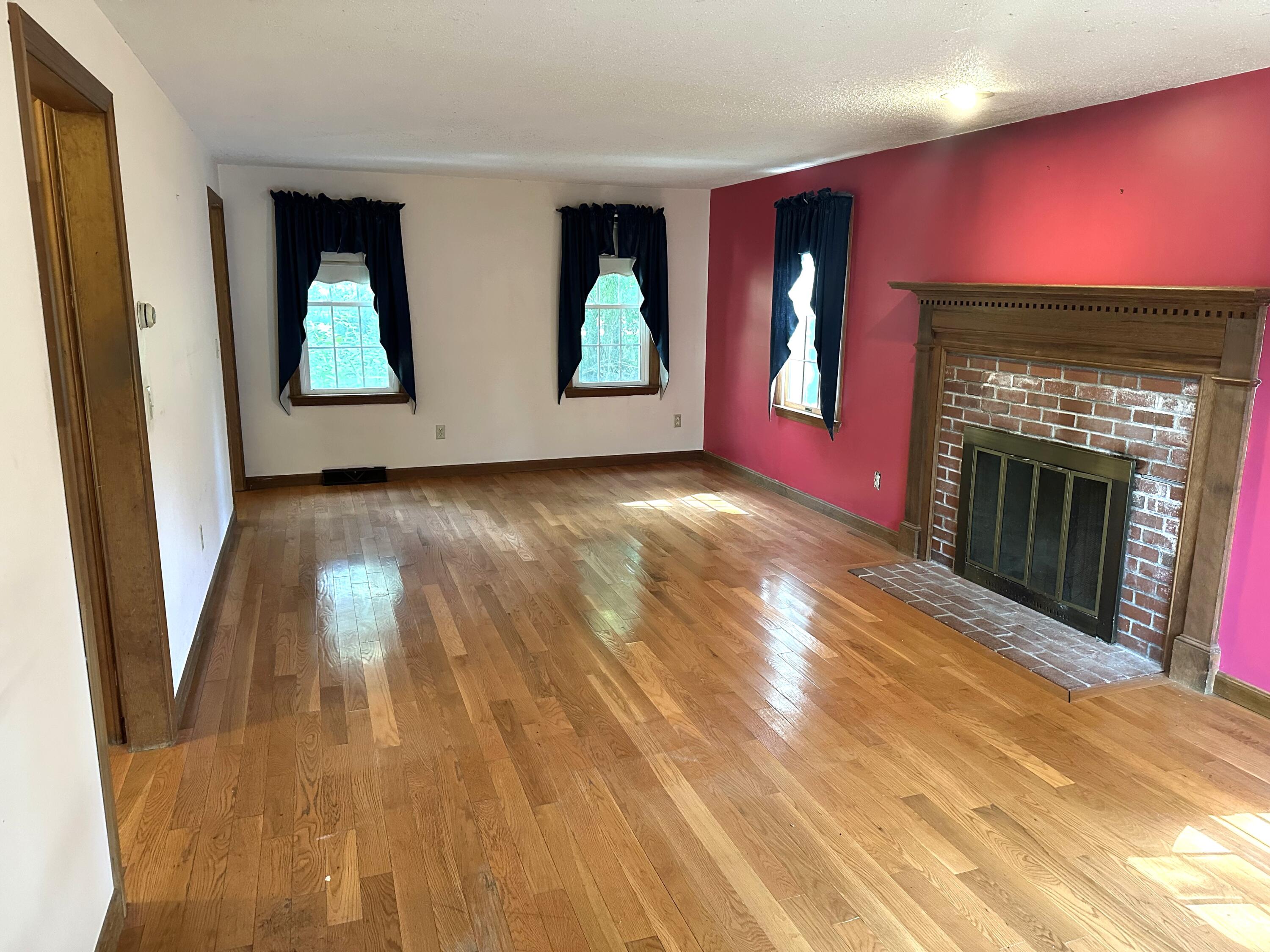 8 Deep Wood Drive Property Photo 6