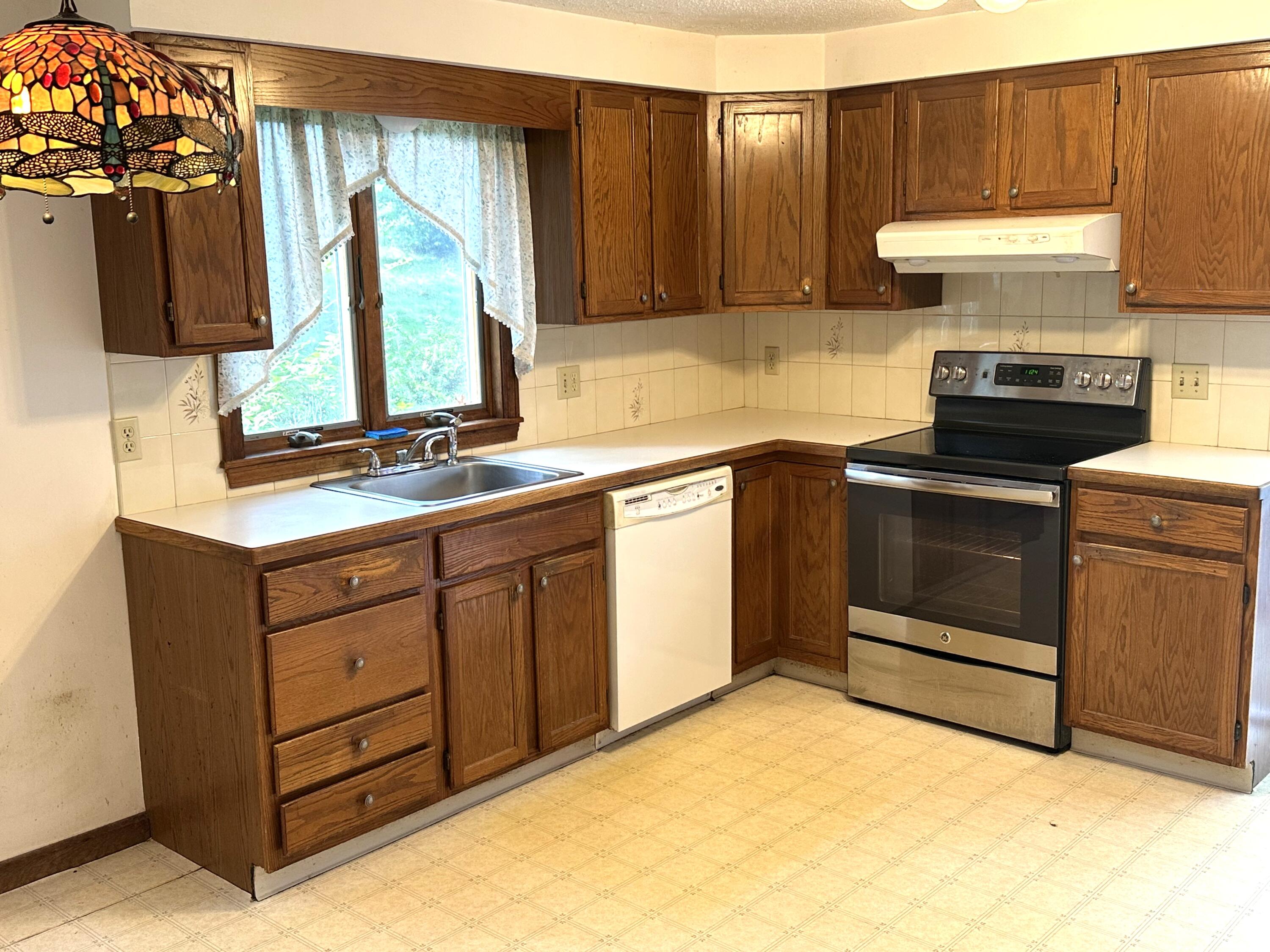 8 Deep Wood Drive Property Photo 9