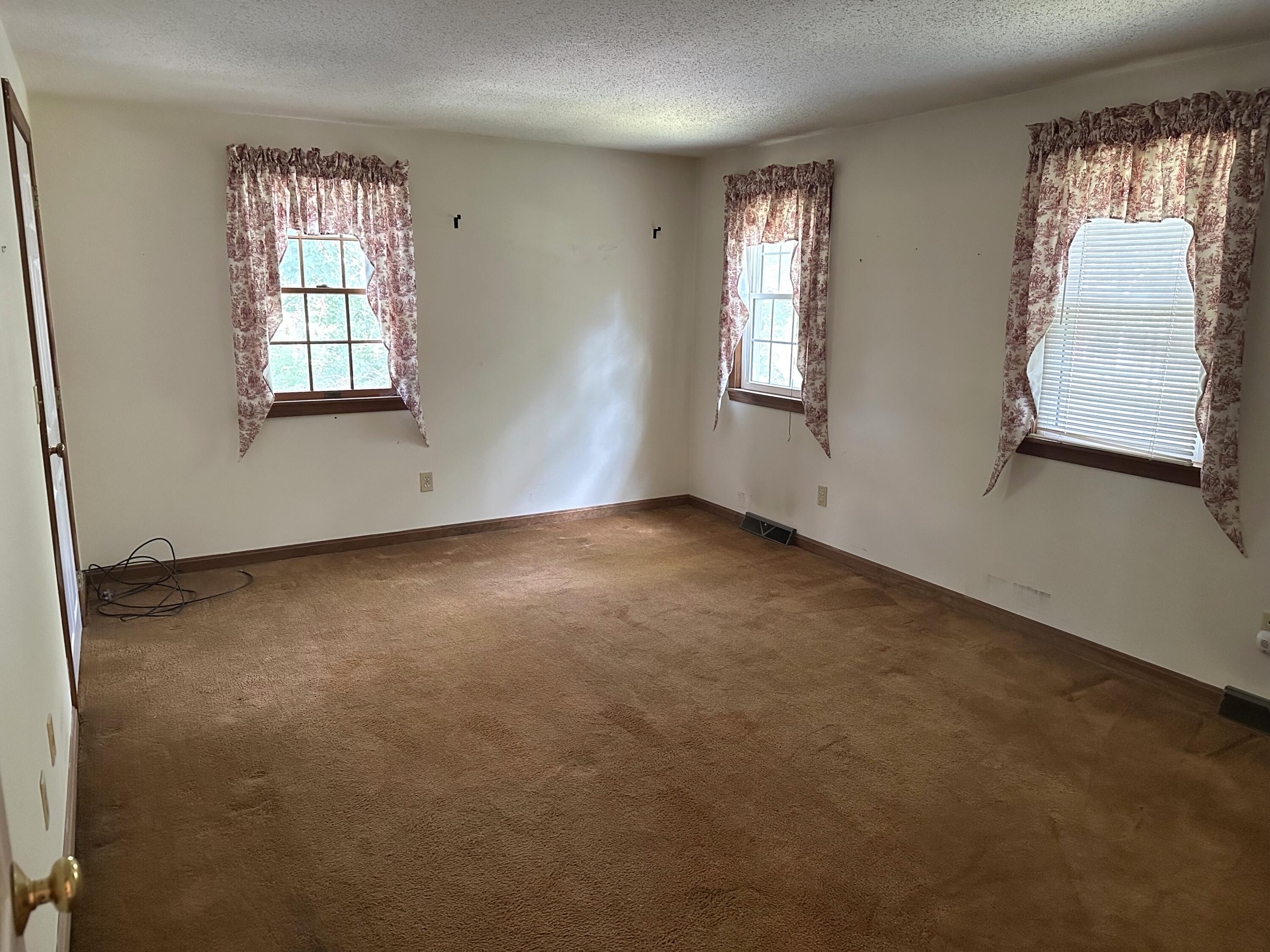 8 Deep Wood Drive Property Photo 17