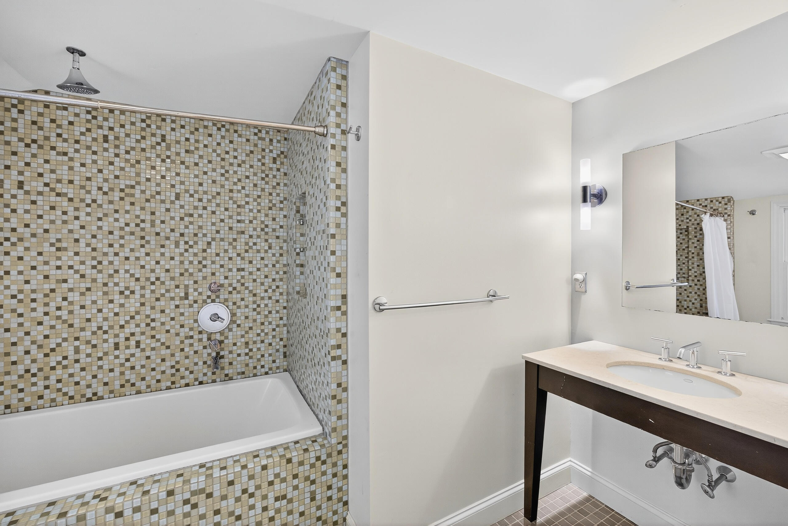 13 Two Ponds Road Property Photo 19