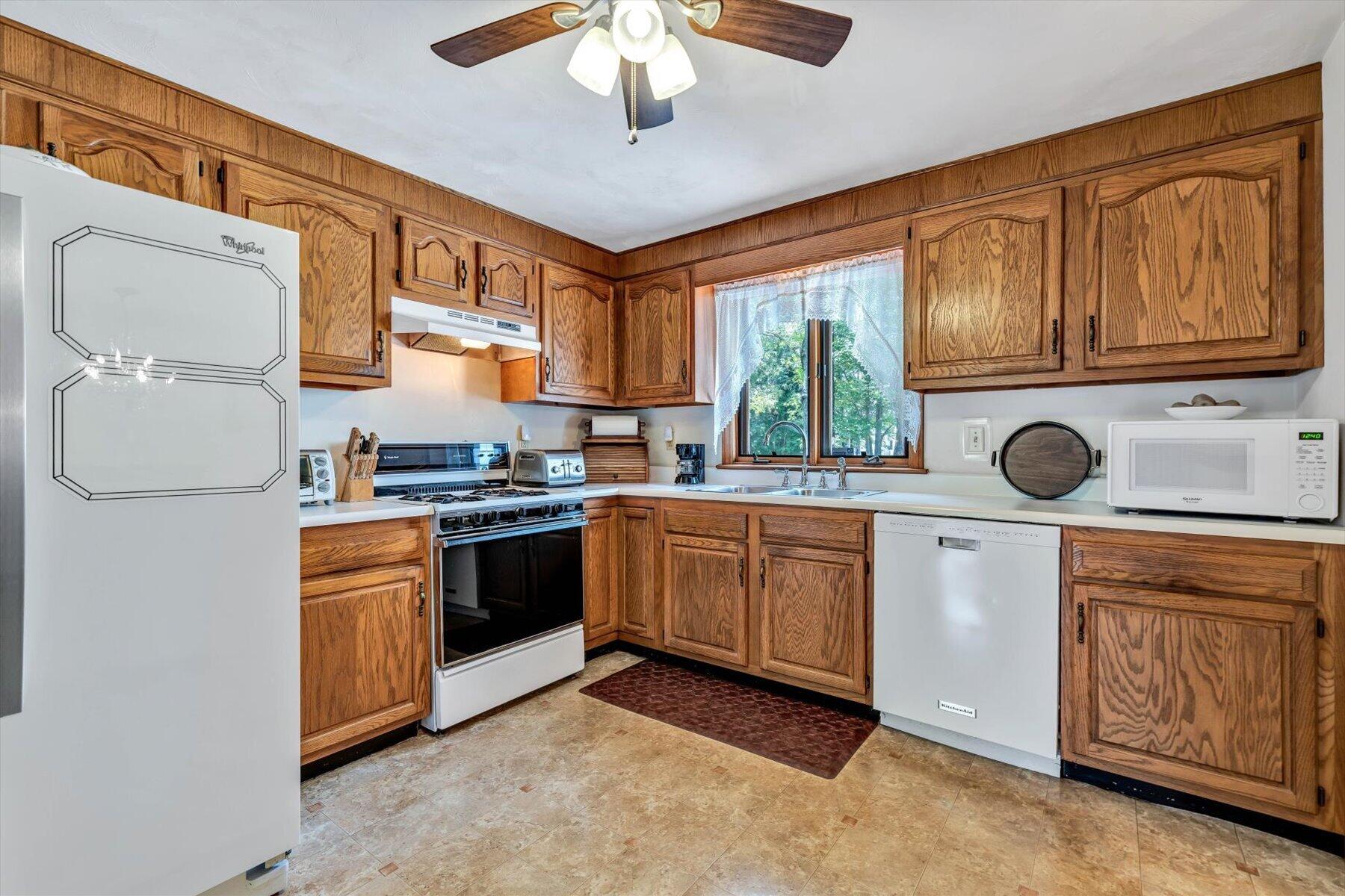 25 Wiley Post Lane Property Photo 8