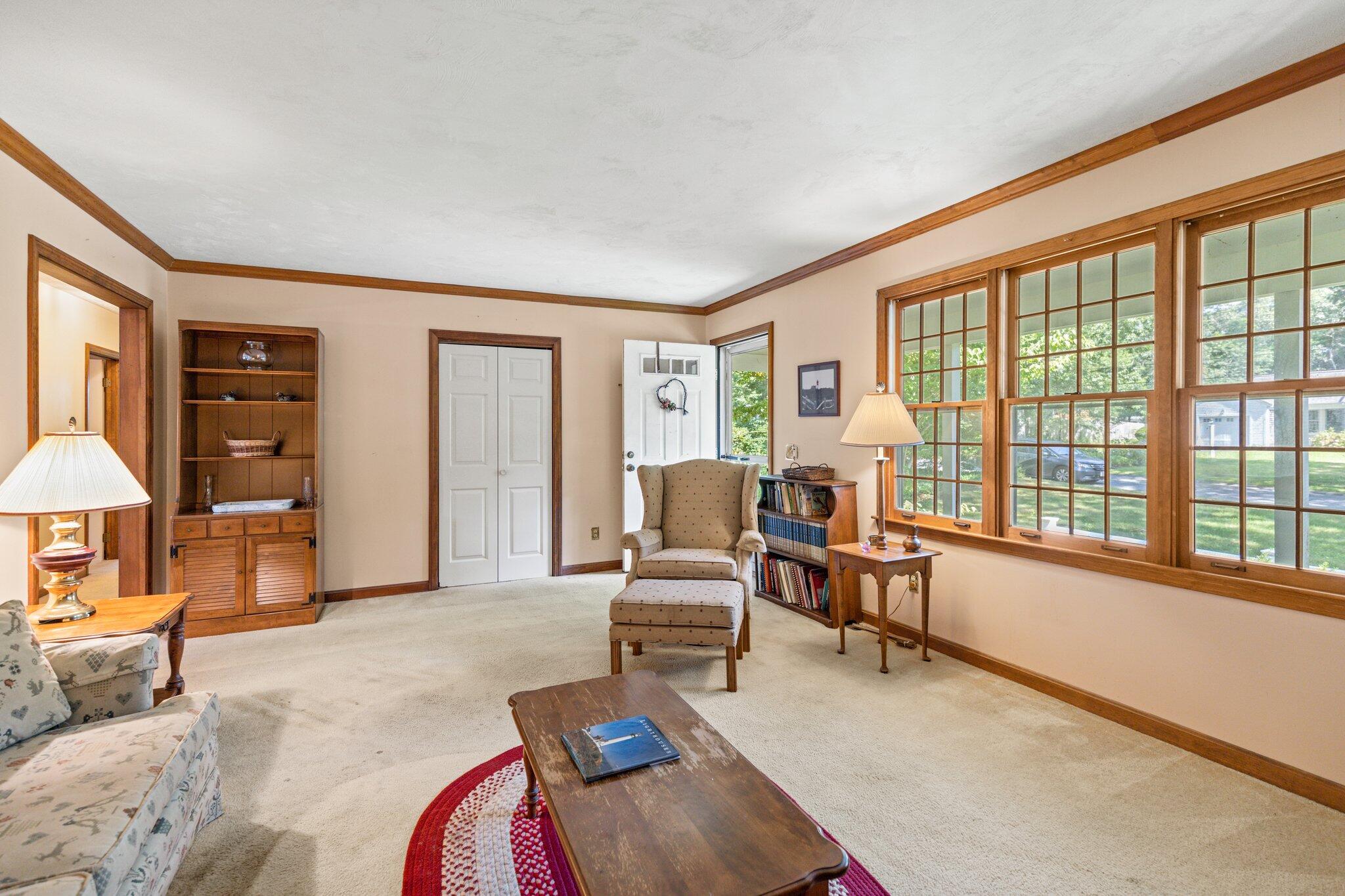 33 Ellis Circle Property Photo 8