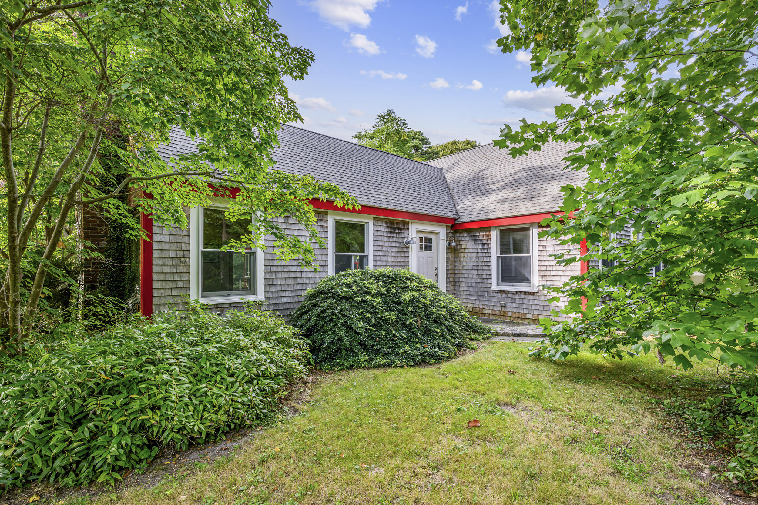 204 Waquoit Highway Property Photo 3