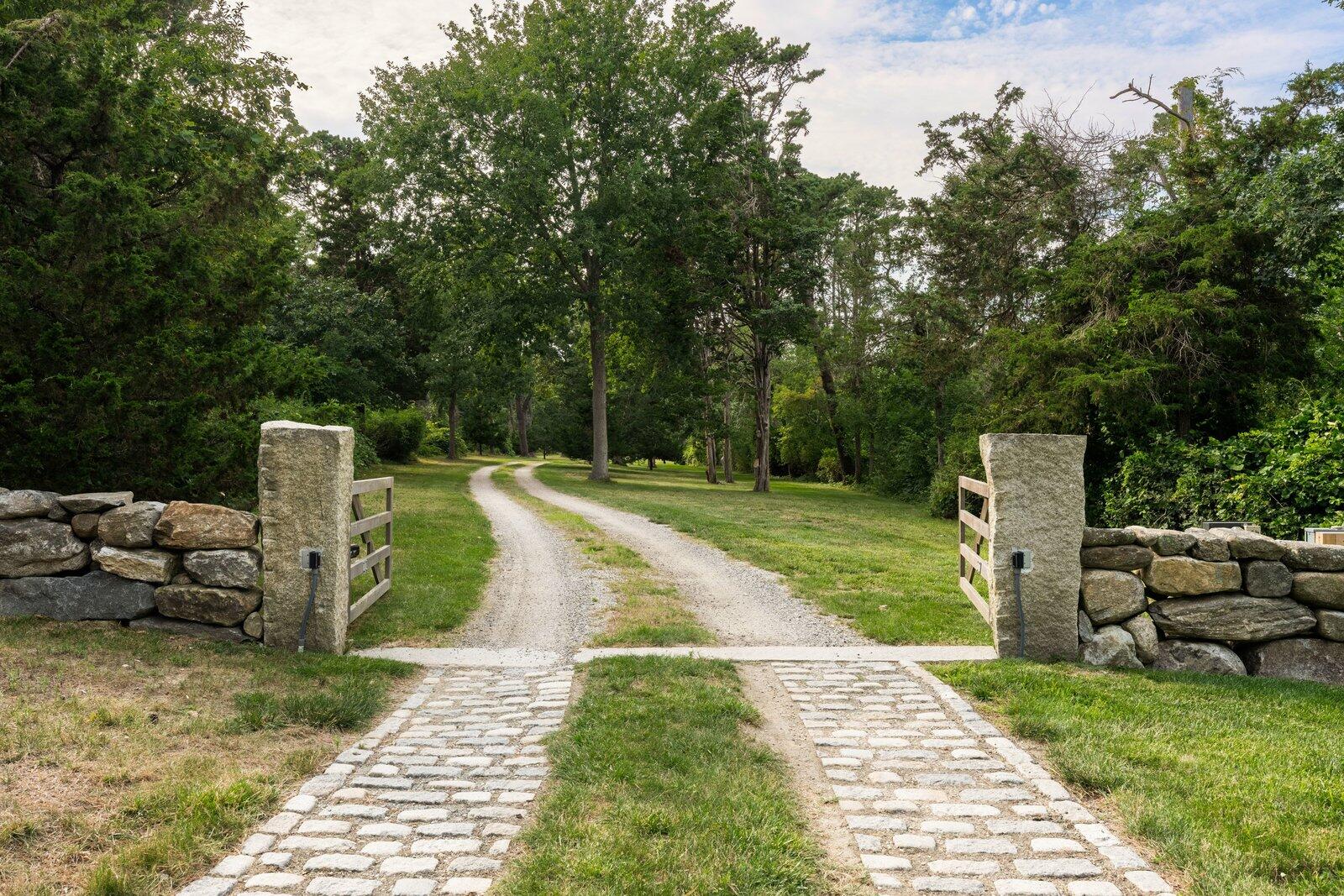 102 Sesuit Neck Road Property Photo 3
