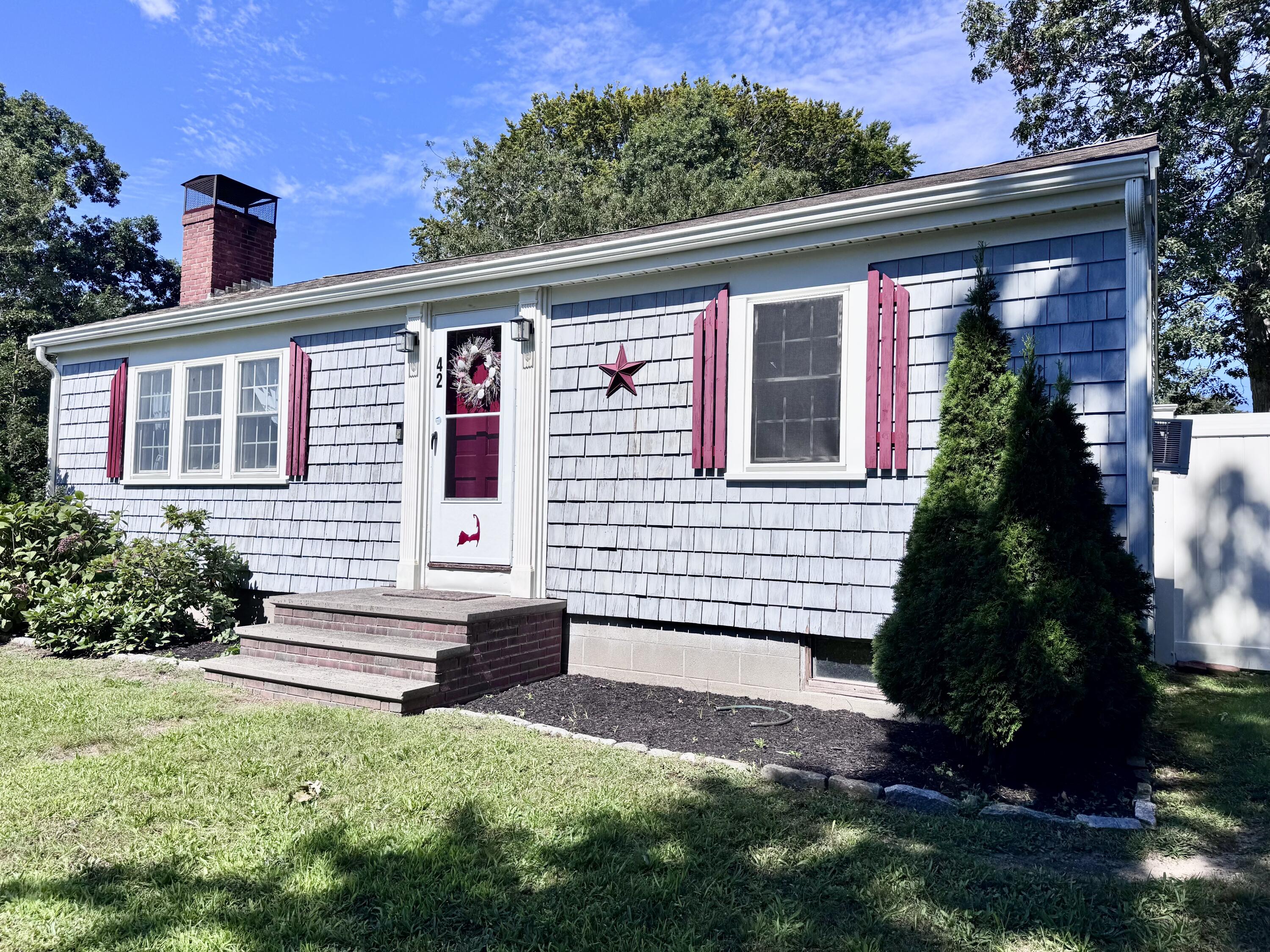 42 Vineyard Avenue Property Photo 1