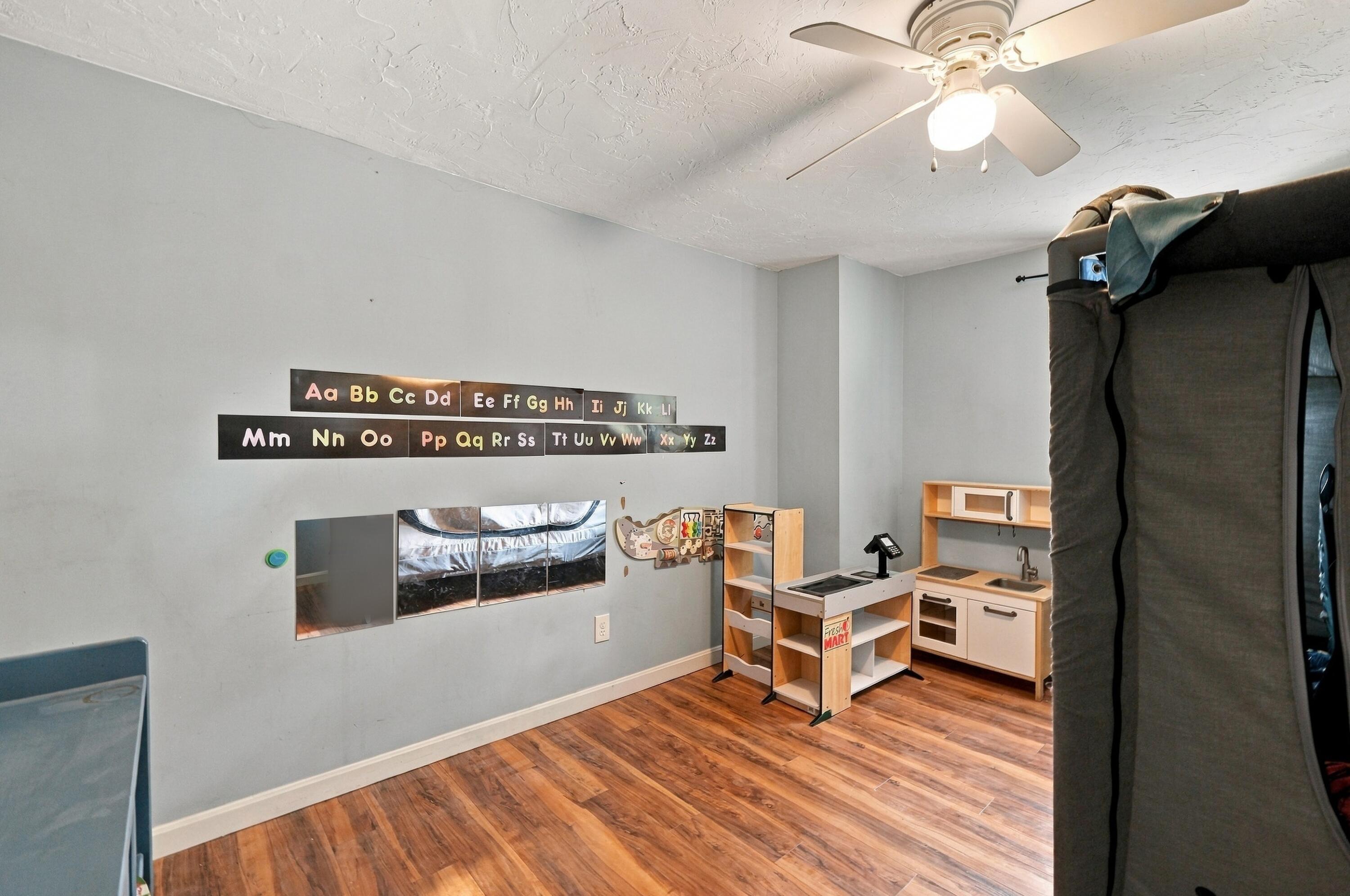 19 Louise Lane Property Photo 24
