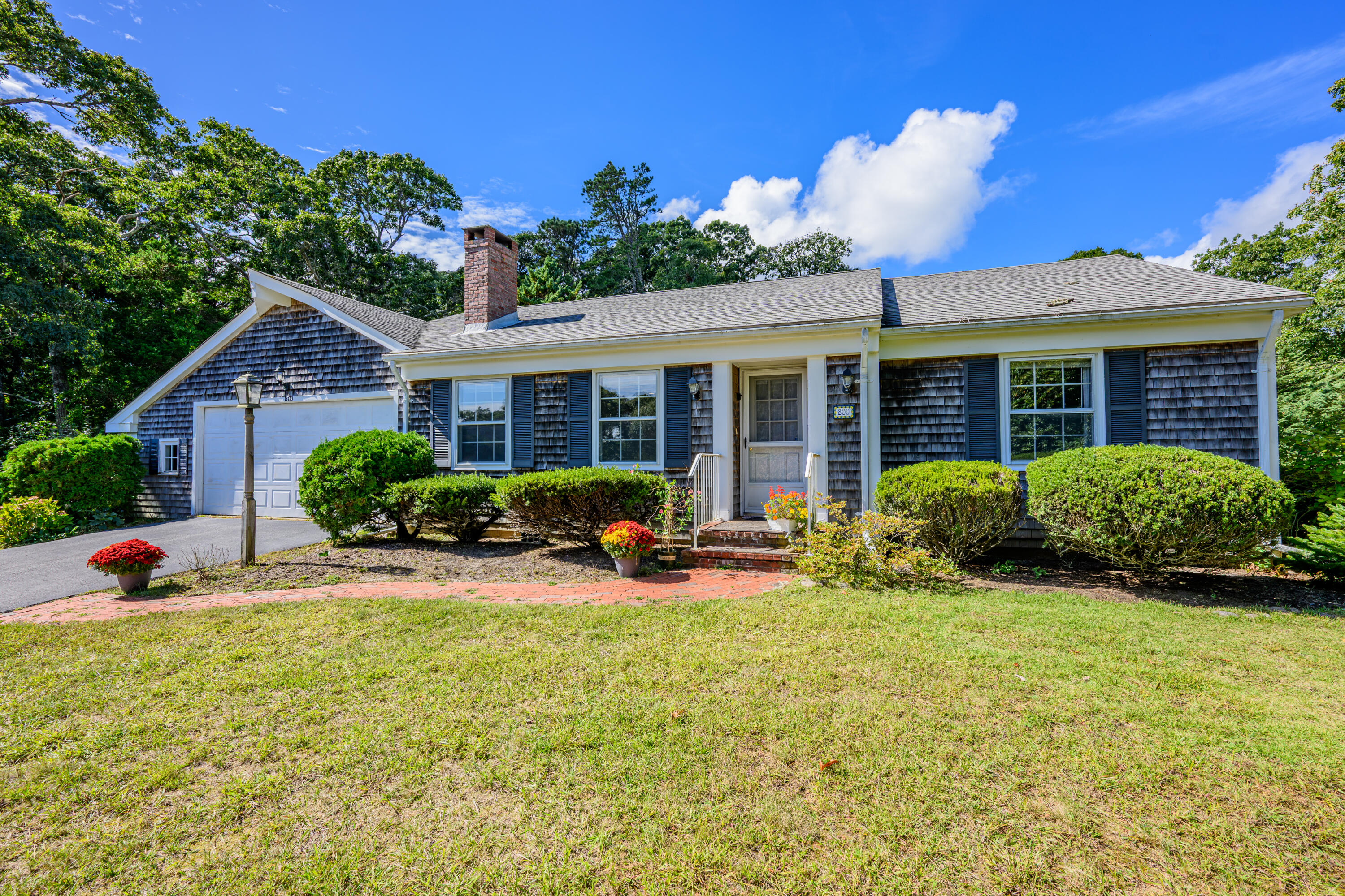 800 Riverview Drive Property Photo 1