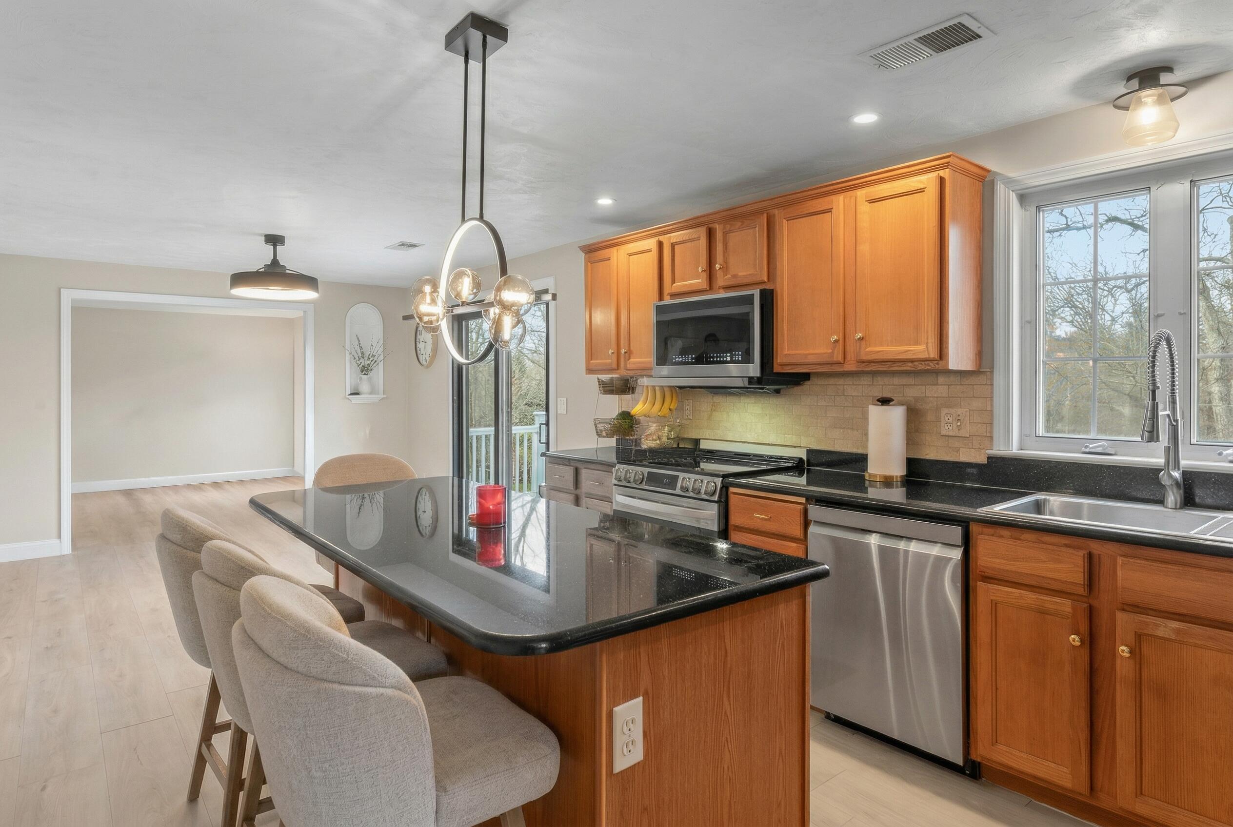 455 East Street Property Photo 7