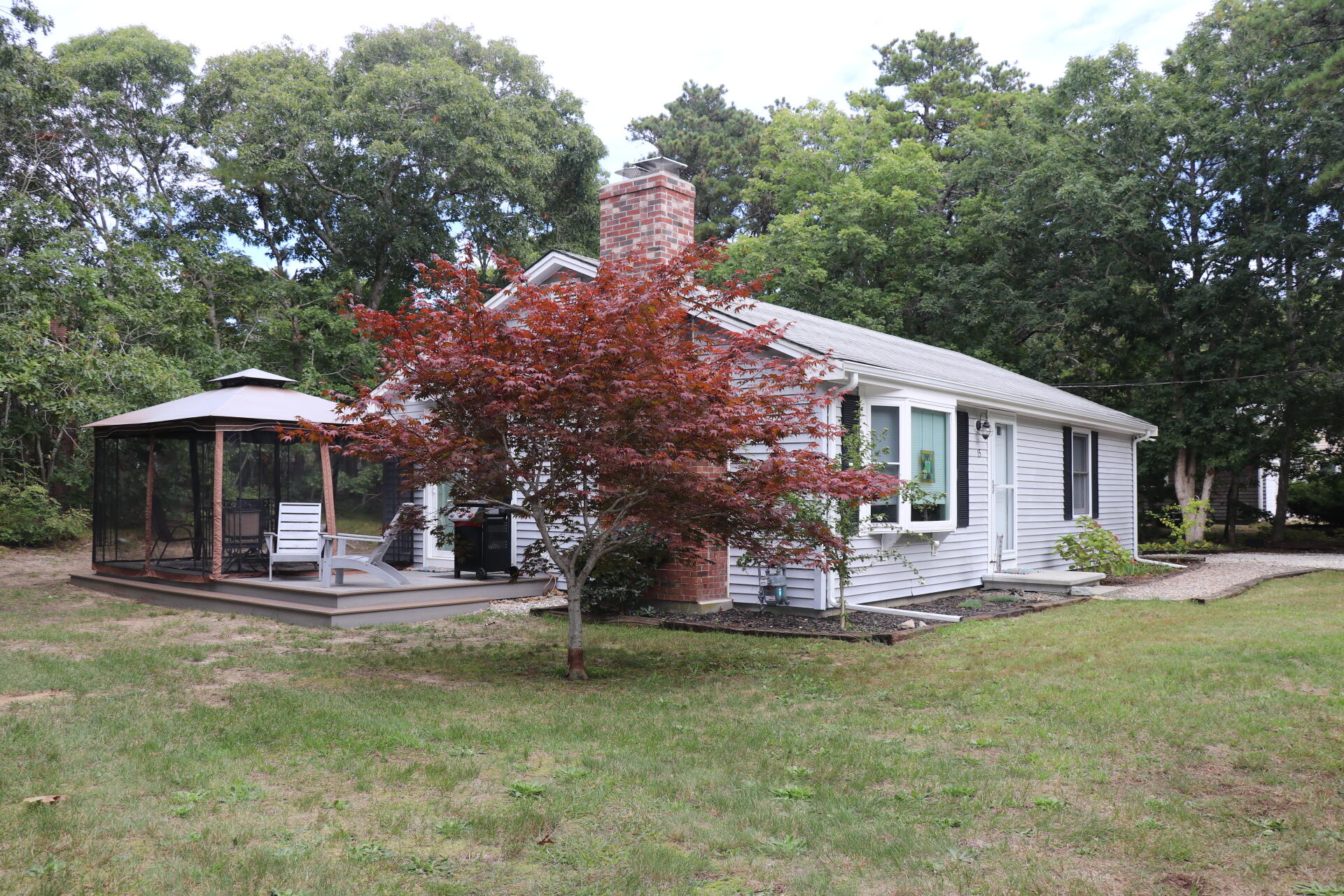 15 Linda Lane Property Photo 2