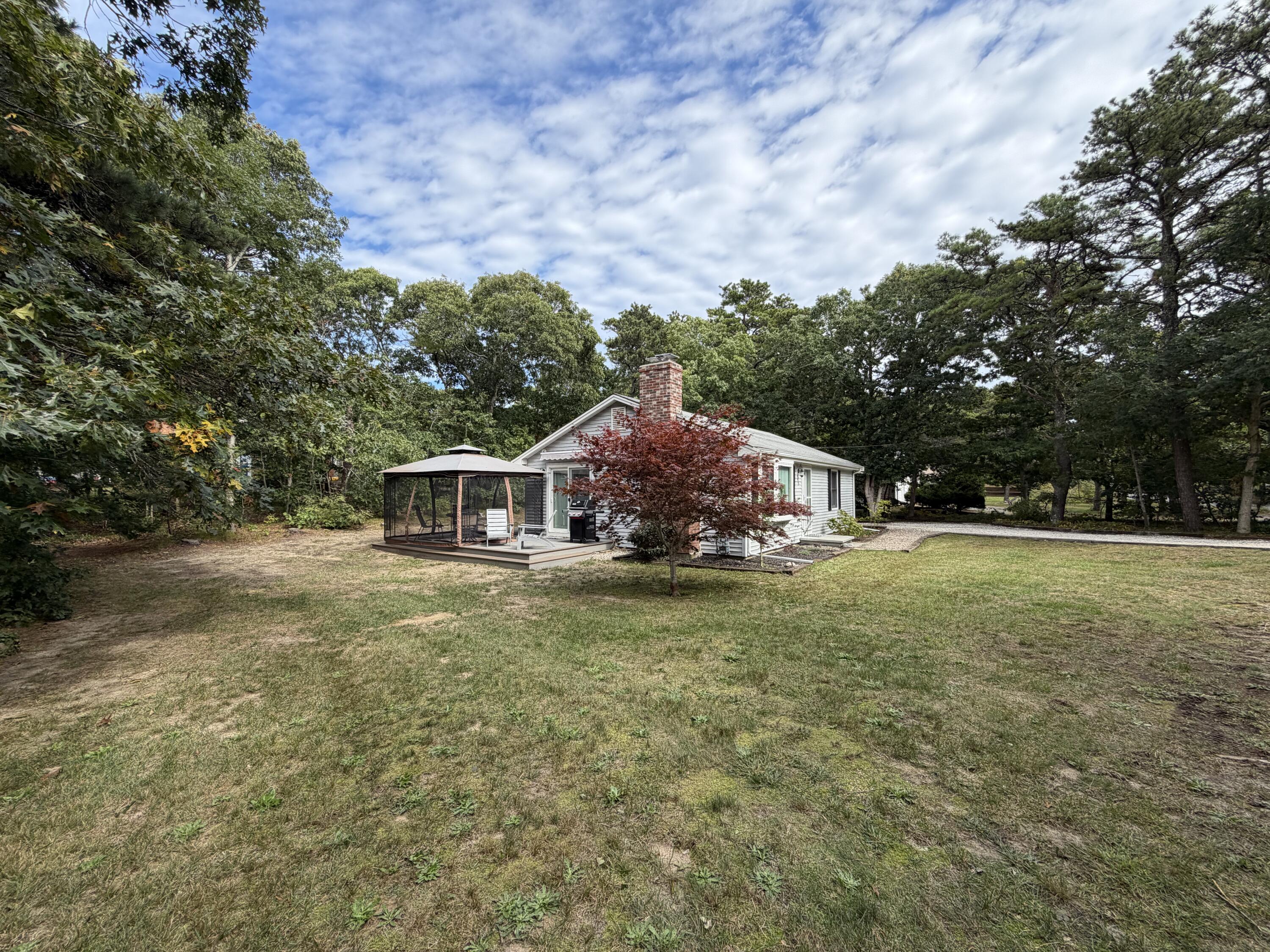 15 Linda Lane Property Photo 9