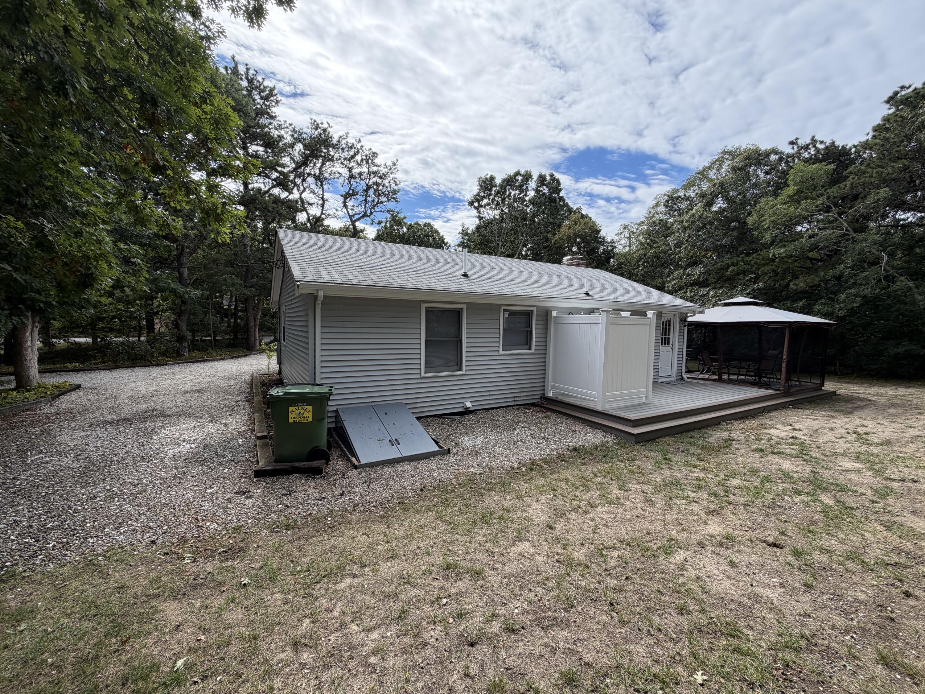 15 Linda Lane Property Photo 14