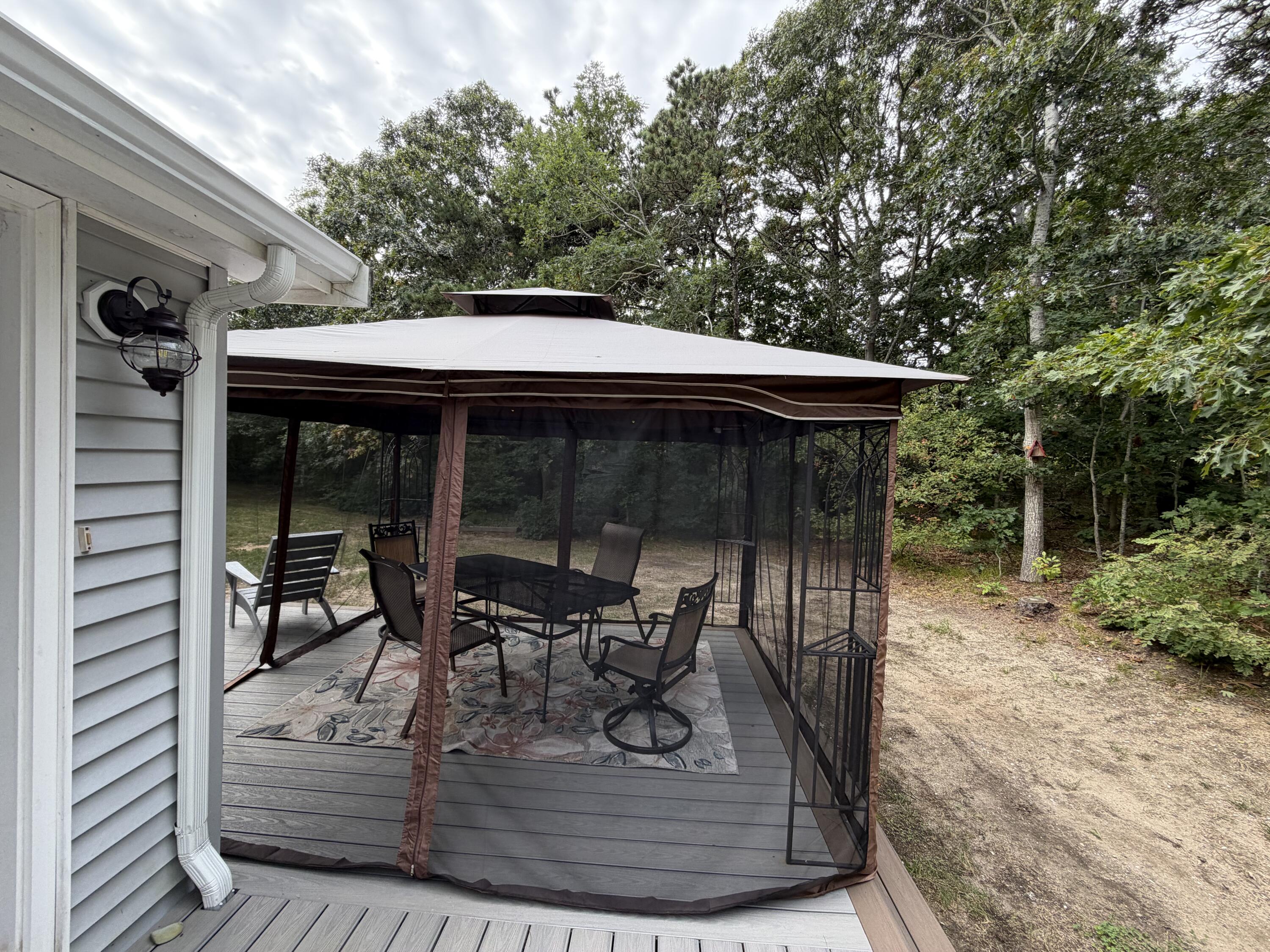 15 Linda Lane Property Photo 16