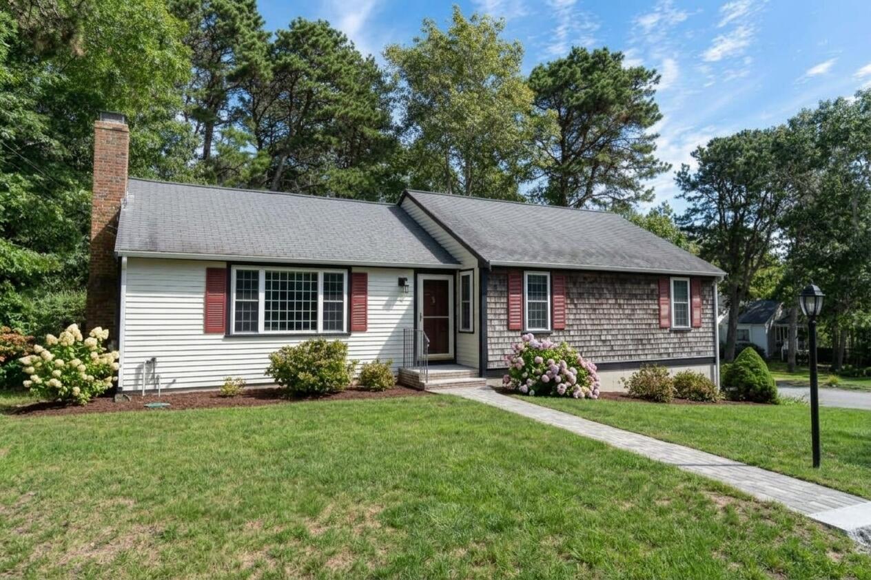 2 Mohegan Lane Property Photo 1