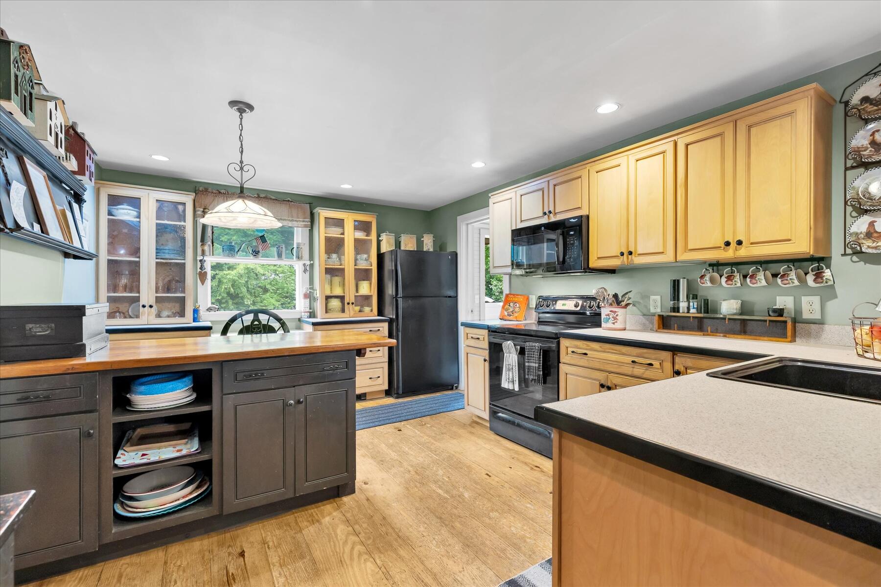 643 Main Street Property Photo 10