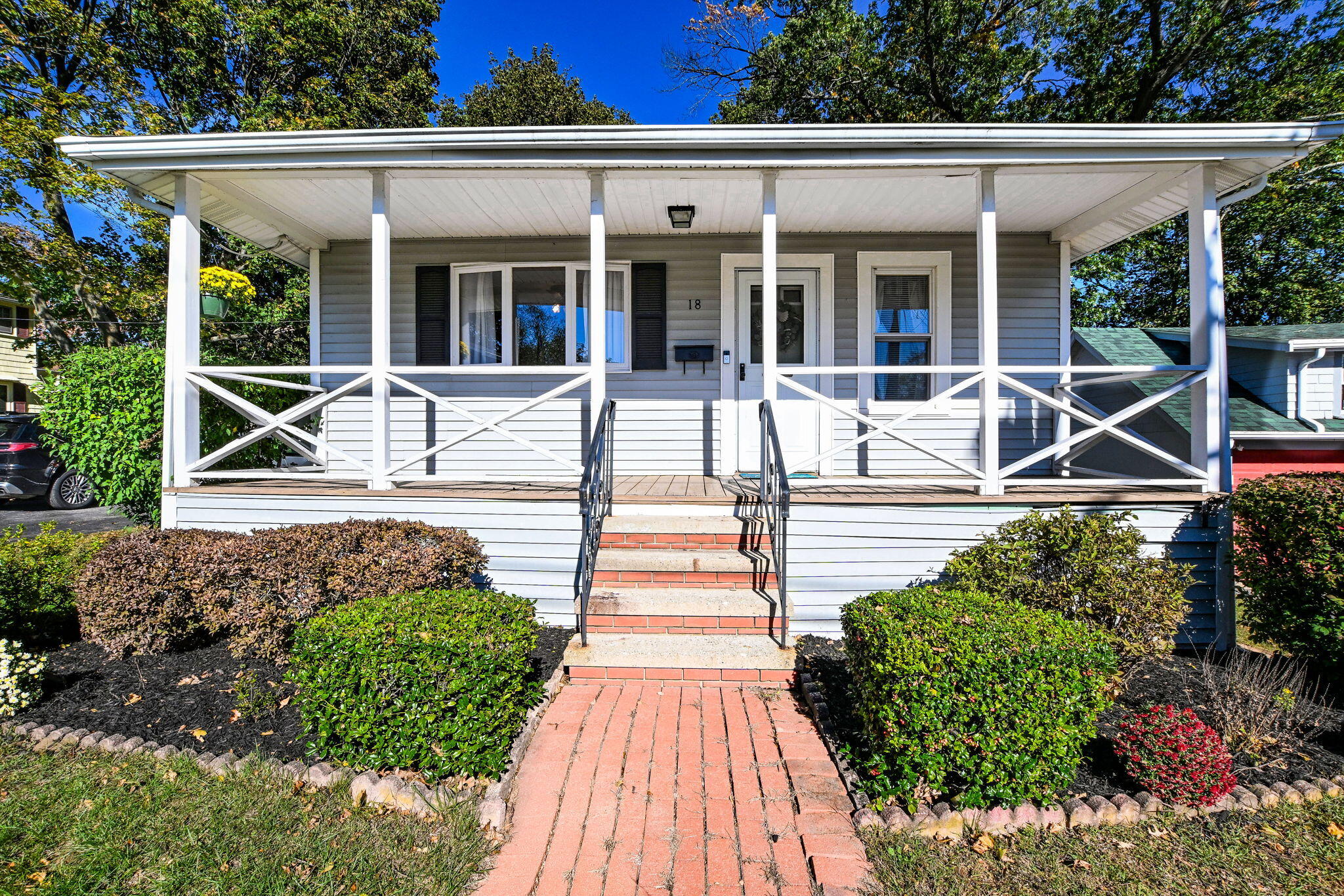 18 Lakeside Avenue Property Photo 2